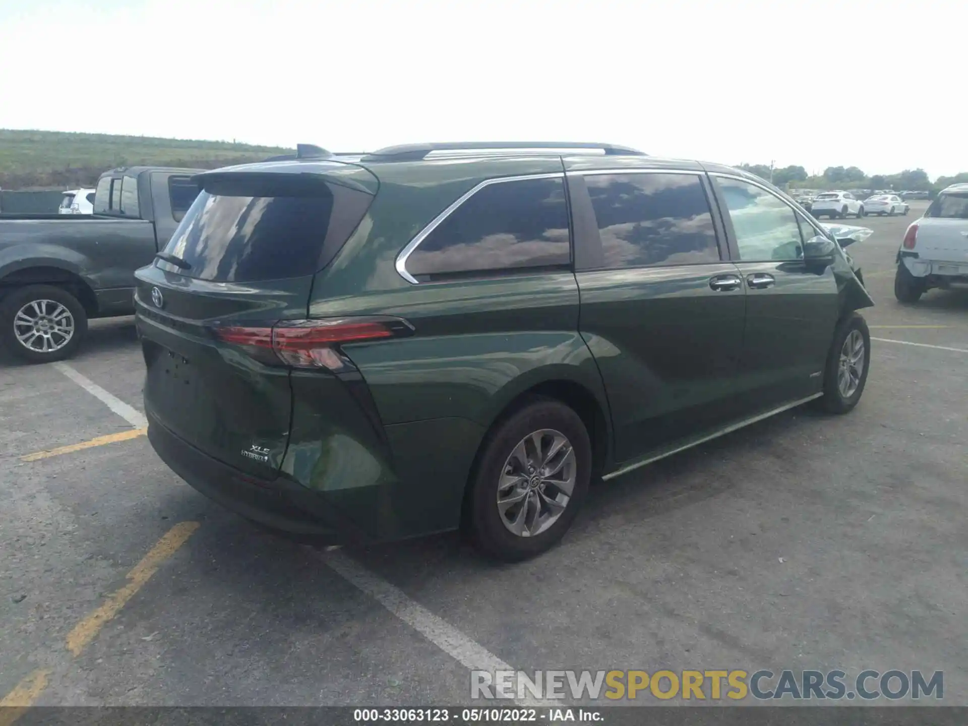 4 Photograph of a damaged car 5TDJRKEC8MS038510 TOYOTA SIENNA 2021