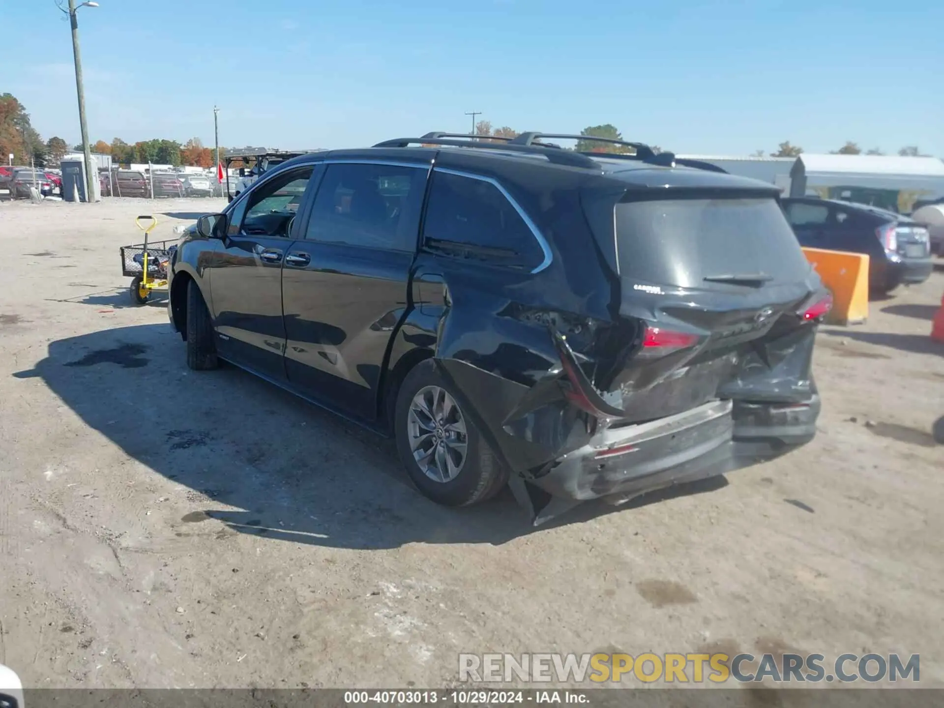 3 Photograph of a damaged car 5TDJSKFC1MS024418 TOYOTA SIENNA 2021