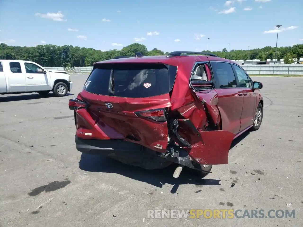 4 Photograph of a damaged car 5TDJSKFC6MS003578 TOYOTA SIENNA 2021