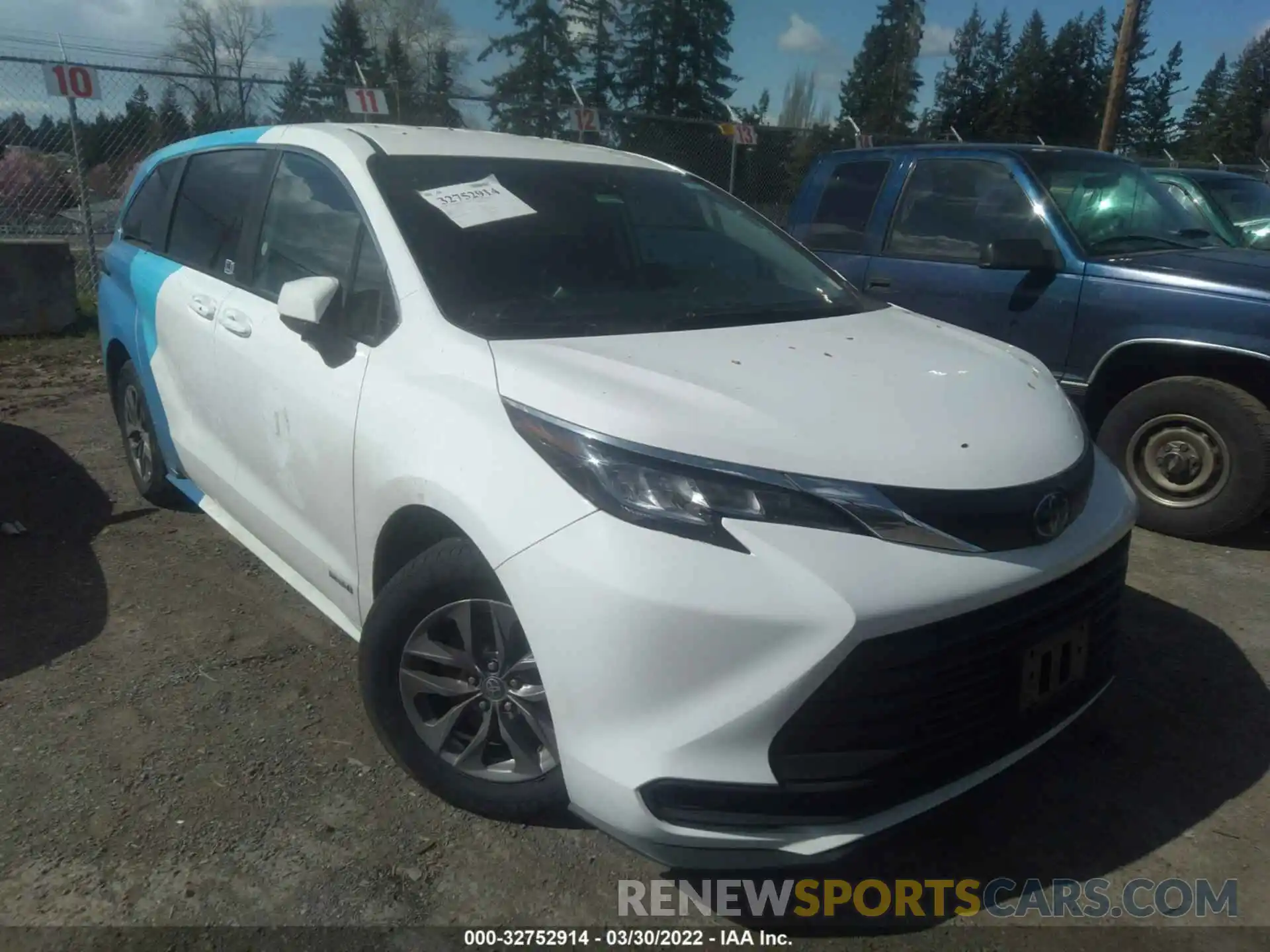 1 Photograph of a damaged car 5TDKRKEC0MS033144 TOYOTA SIENNA 2021