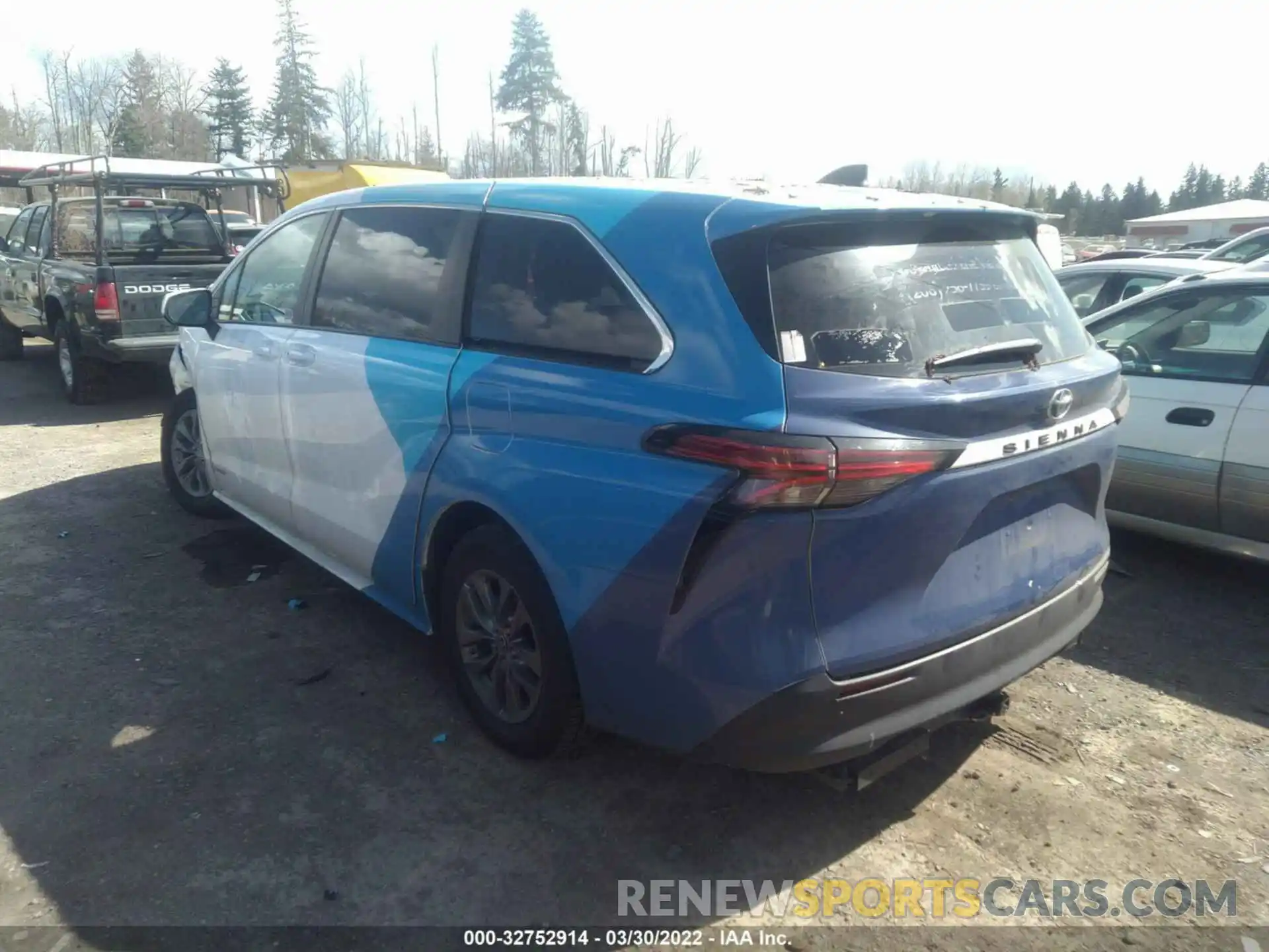 3 Photograph of a damaged car 5TDKRKEC0MS033144 TOYOTA SIENNA 2021