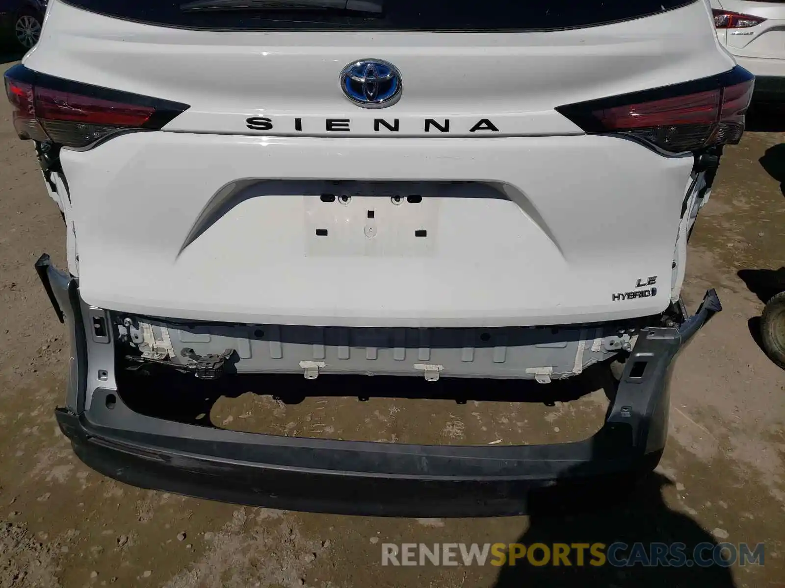 9 Photograph of a damaged car 5TDKRKEC0MS044998 TOYOTA SIENNA 2021