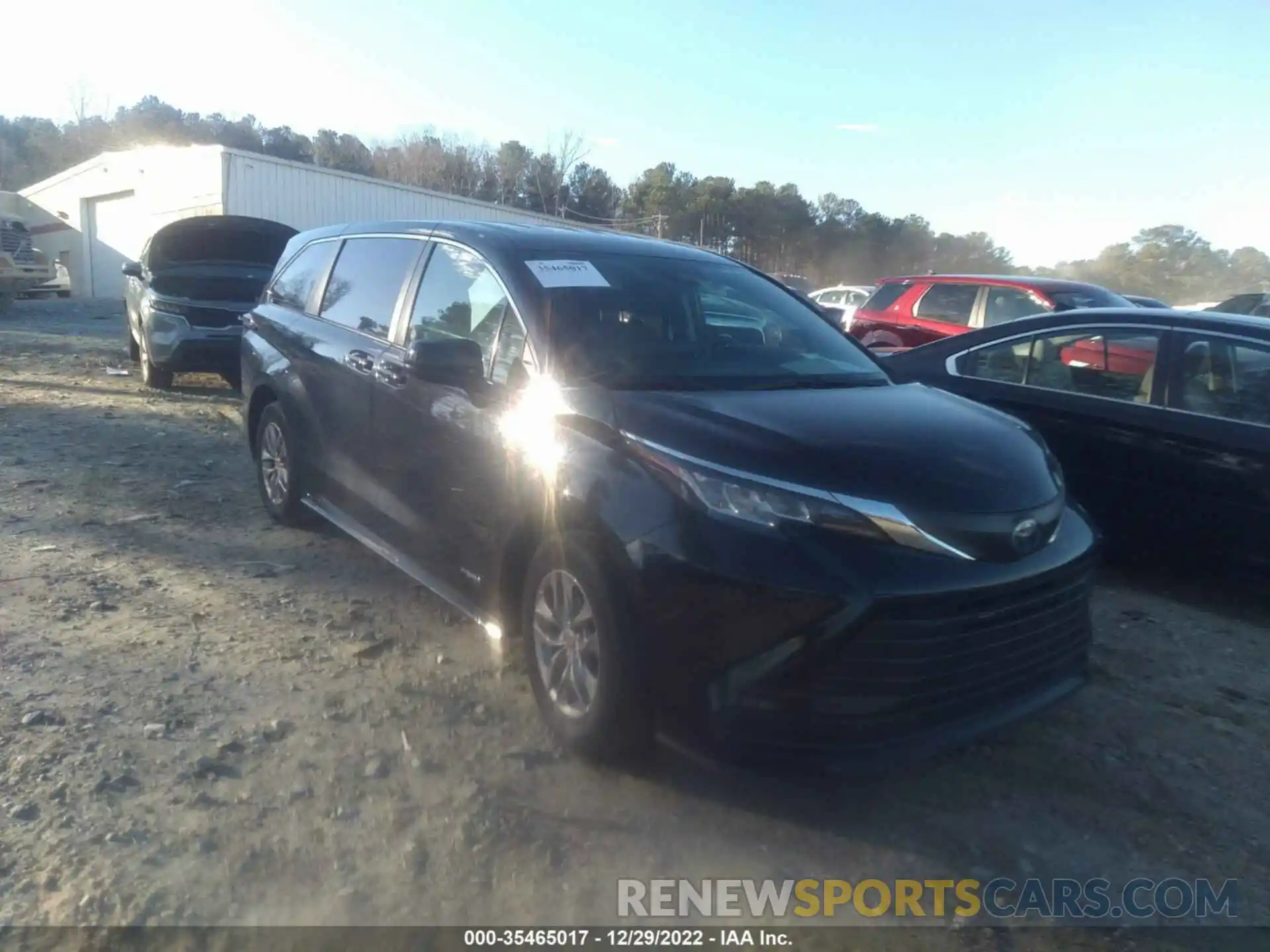 1 Photograph of a damaged car 5TDKRKEC0MS046783 TOYOTA SIENNA 2021