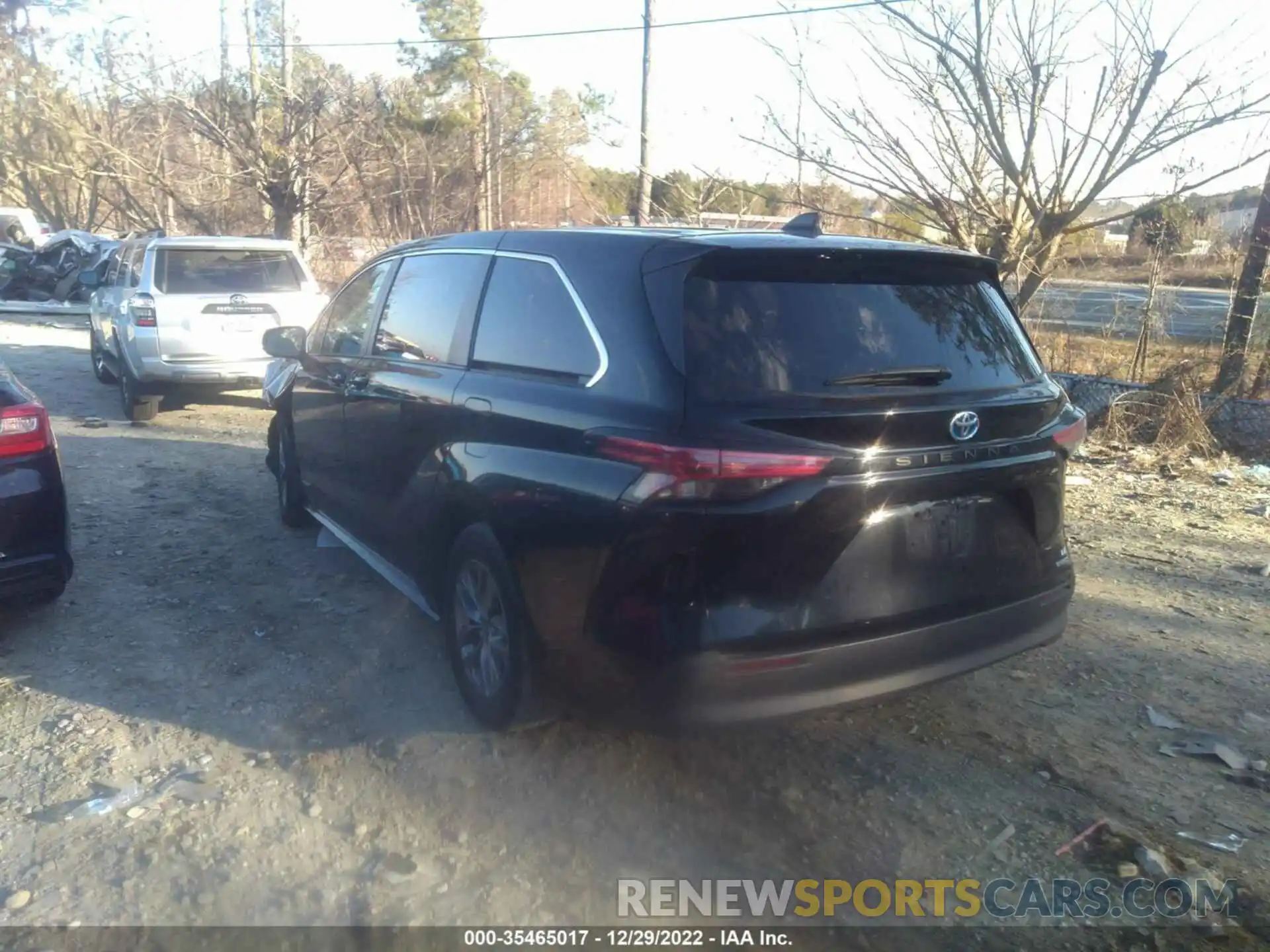 3 Photograph of a damaged car 5TDKRKEC0MS046783 TOYOTA SIENNA 2021