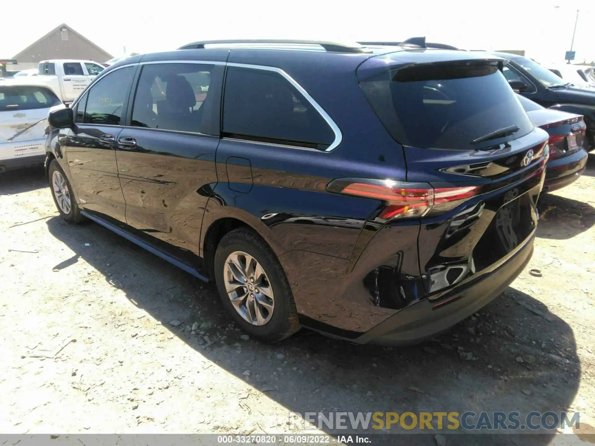 3 Photograph of a damaged car 5TDKRKEC0MS056469 TOYOTA SIENNA 2021