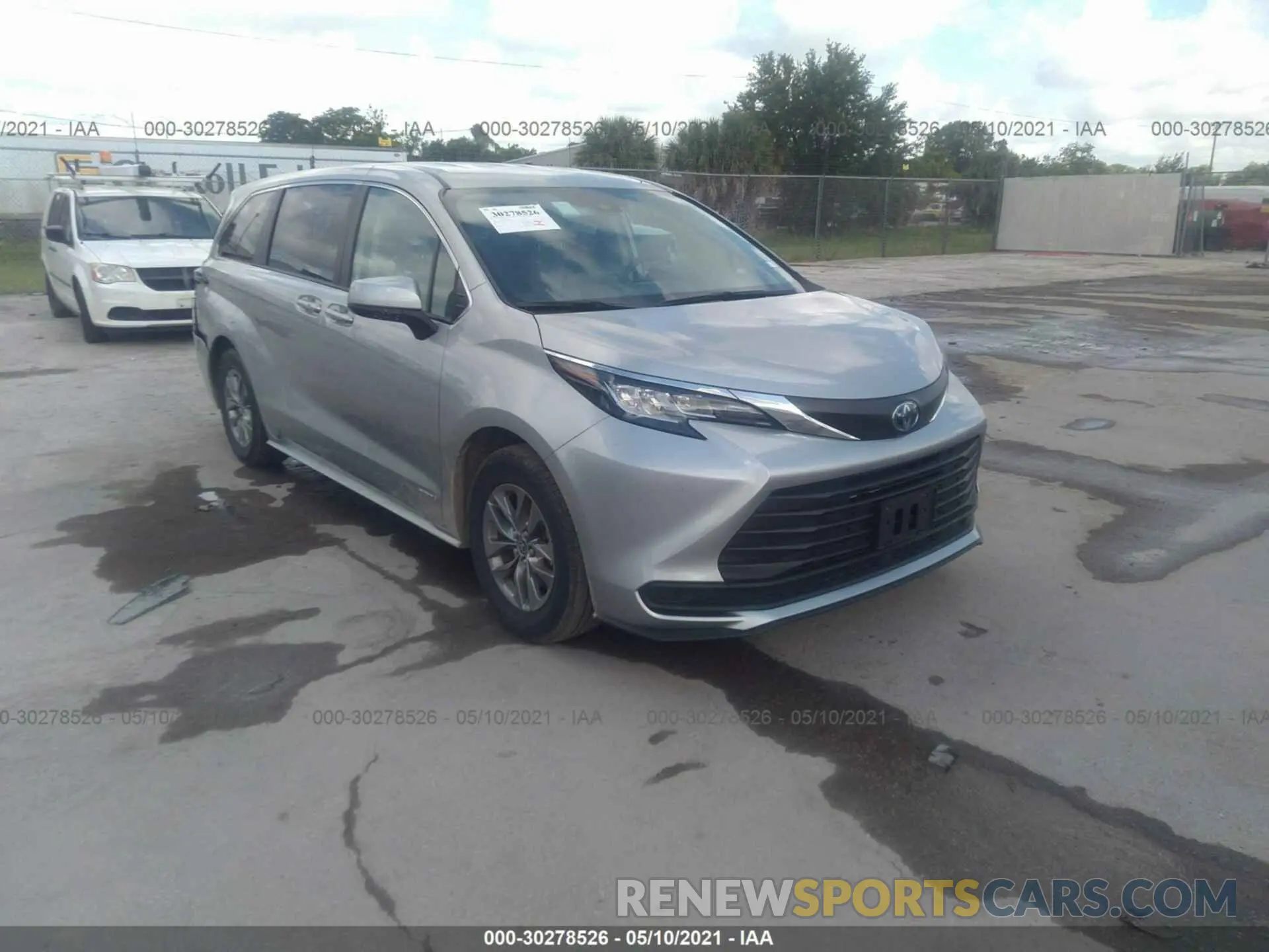 1 Photograph of a damaged car 5TDKRKEC1MS017079 TOYOTA SIENNA 2021