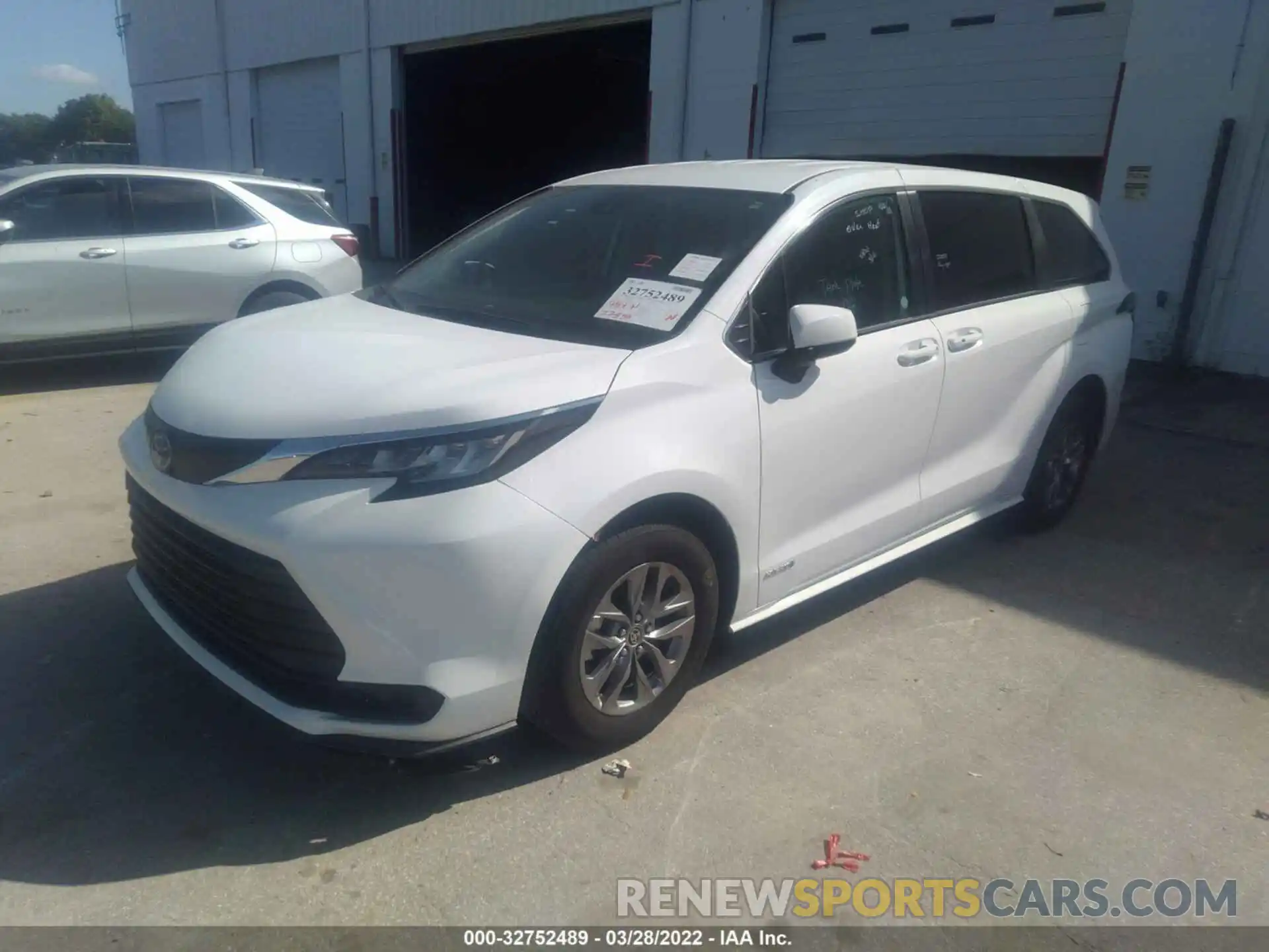 2 Photograph of a damaged car 5TDKRKEC1MS035937 TOYOTA SIENNA 2021