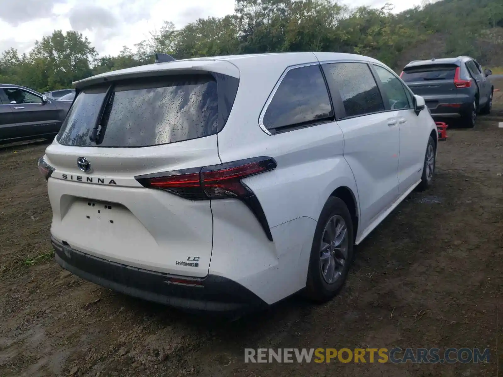 4 Photograph of a damaged car 5TDKRKEC1MS041124 TOYOTA SIENNA 2021