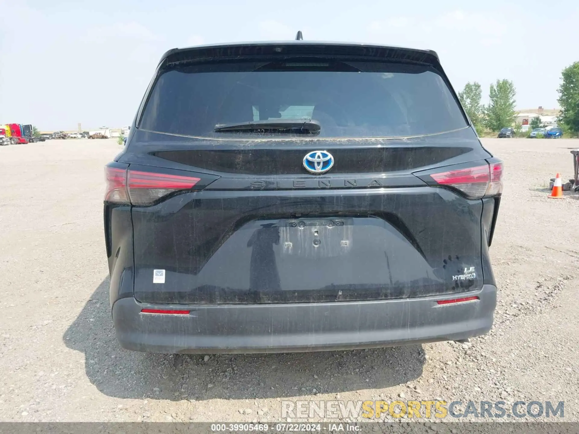 17 Photograph of a damaged car 5TDKRKEC2MS013798 TOYOTA SIENNA 2021