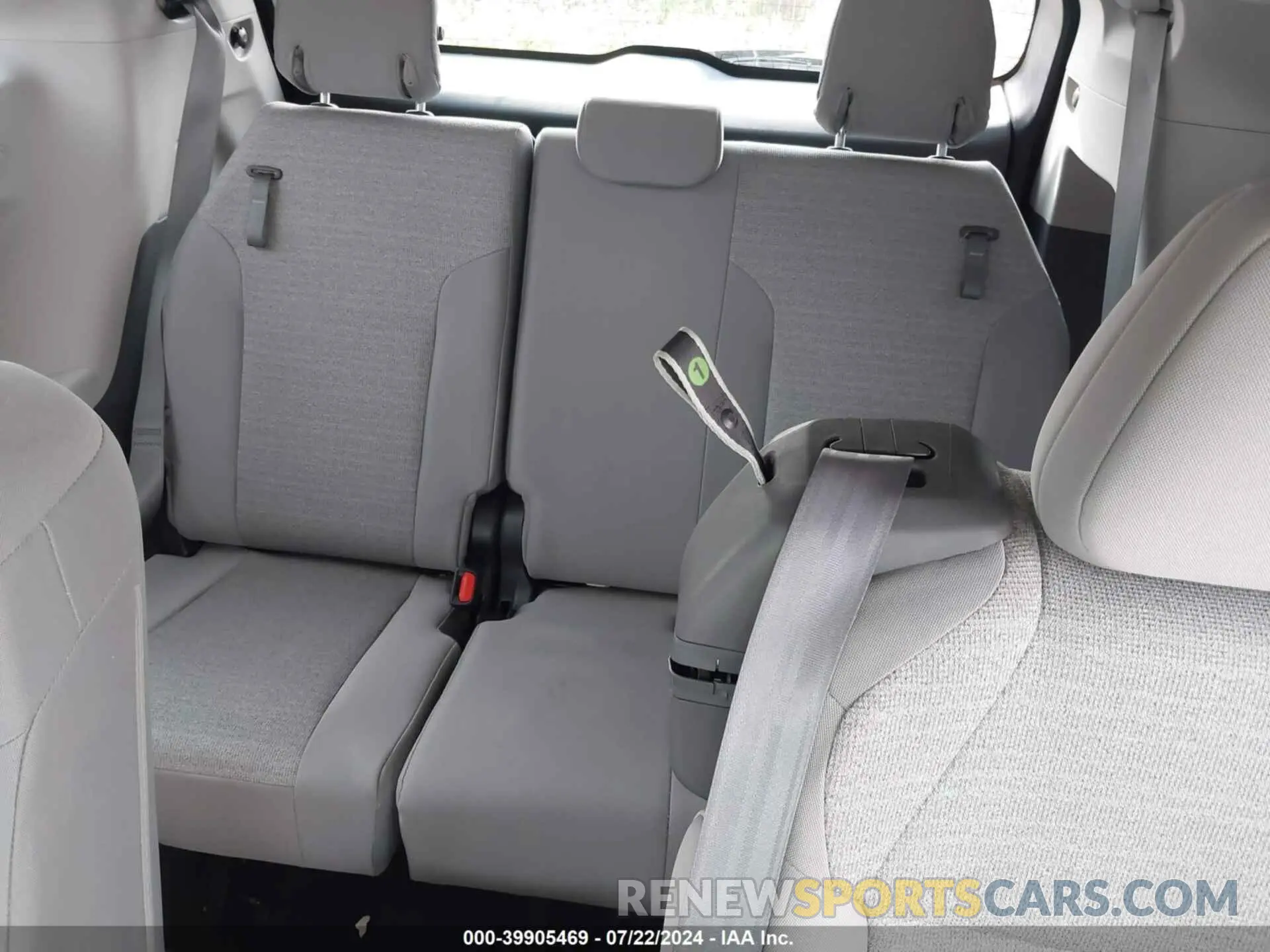 19 Photograph of a damaged car 5TDKRKEC2MS013798 TOYOTA SIENNA 2021