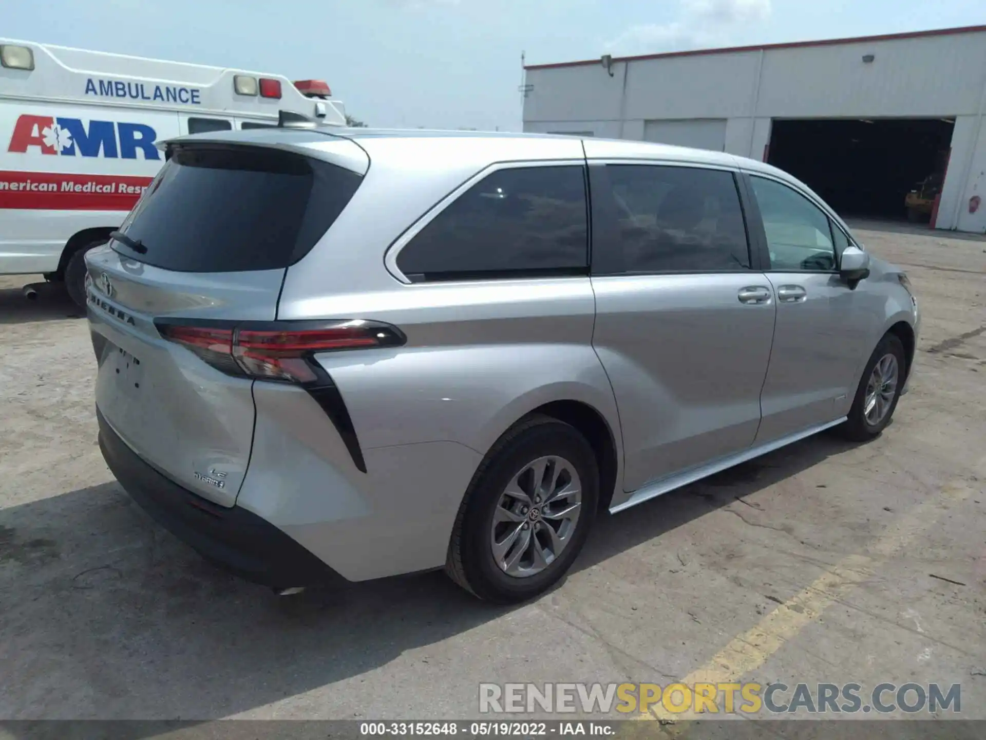 4 Photograph of a damaged car 5TDKRKEC2MS018208 TOYOTA SIENNA 2021