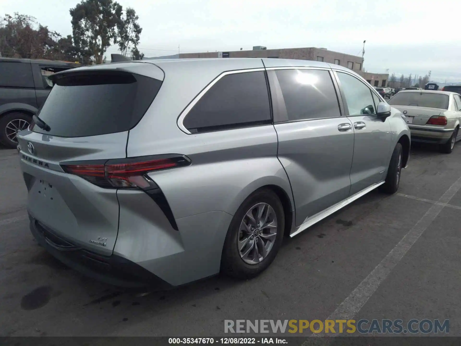 4 Photograph of a damaged car 5TDKRKEC2MS029578 TOYOTA SIENNA 2021