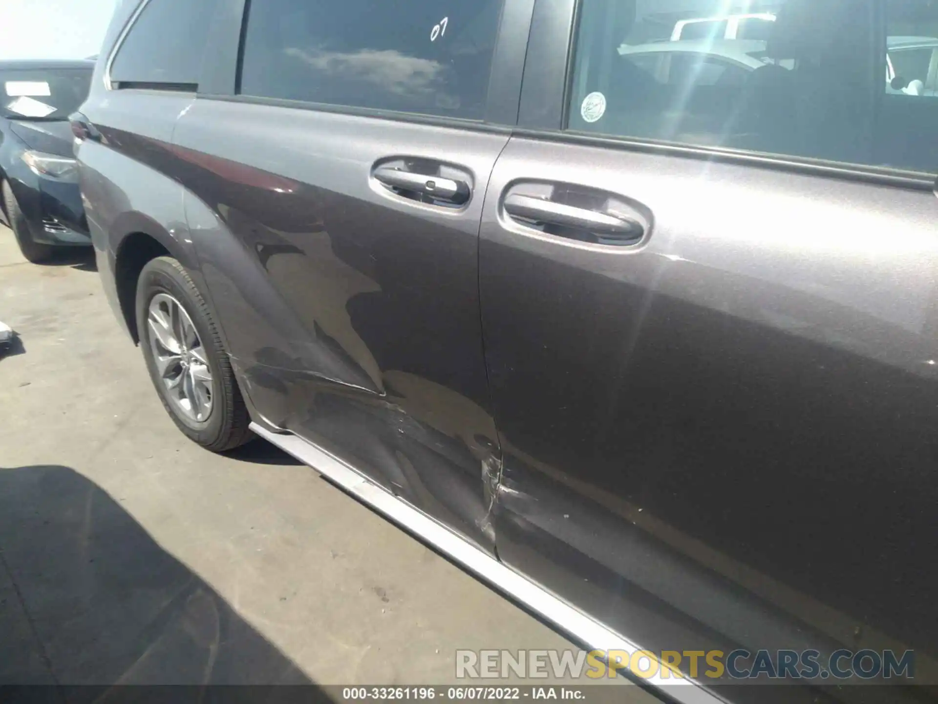 6 Photograph of a damaged car 5TDKRKEC2MS036787 TOYOTA SIENNA 2021