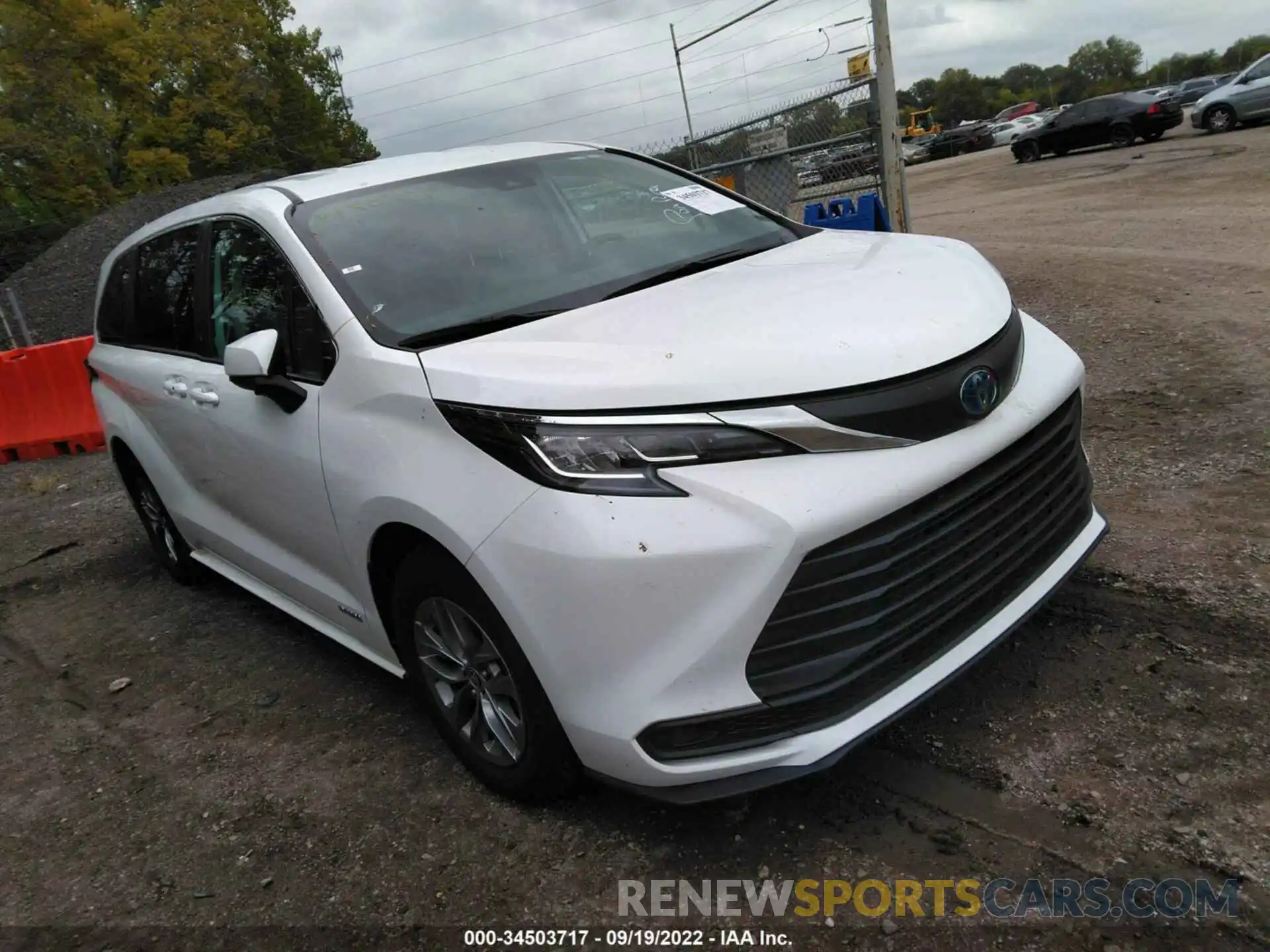 1 Photograph of a damaged car 5TDKRKEC2MS044971 TOYOTA SIENNA 2021