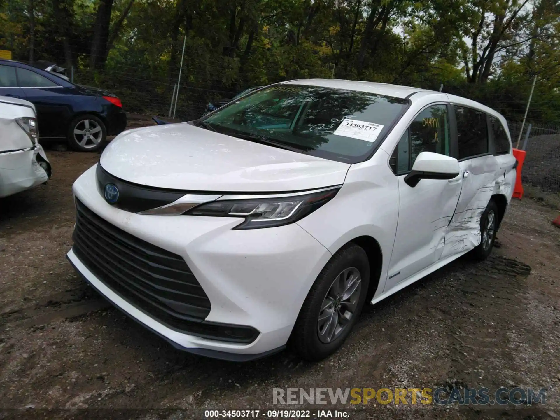 2 Photograph of a damaged car 5TDKRKEC2MS044971 TOYOTA SIENNA 2021