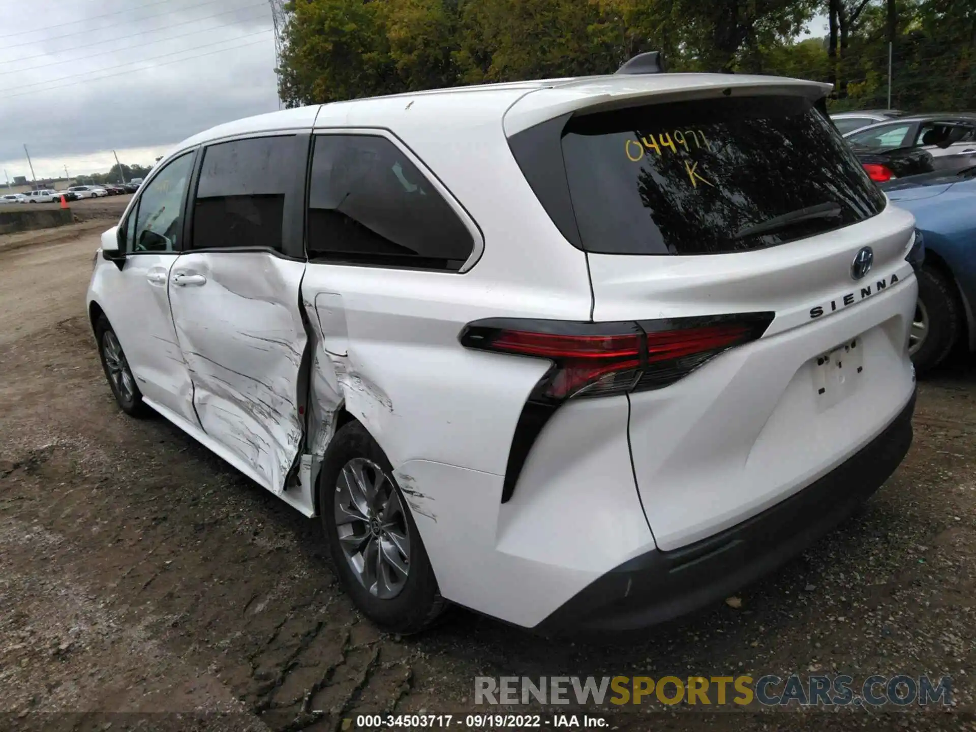 3 Photograph of a damaged car 5TDKRKEC2MS044971 TOYOTA SIENNA 2021