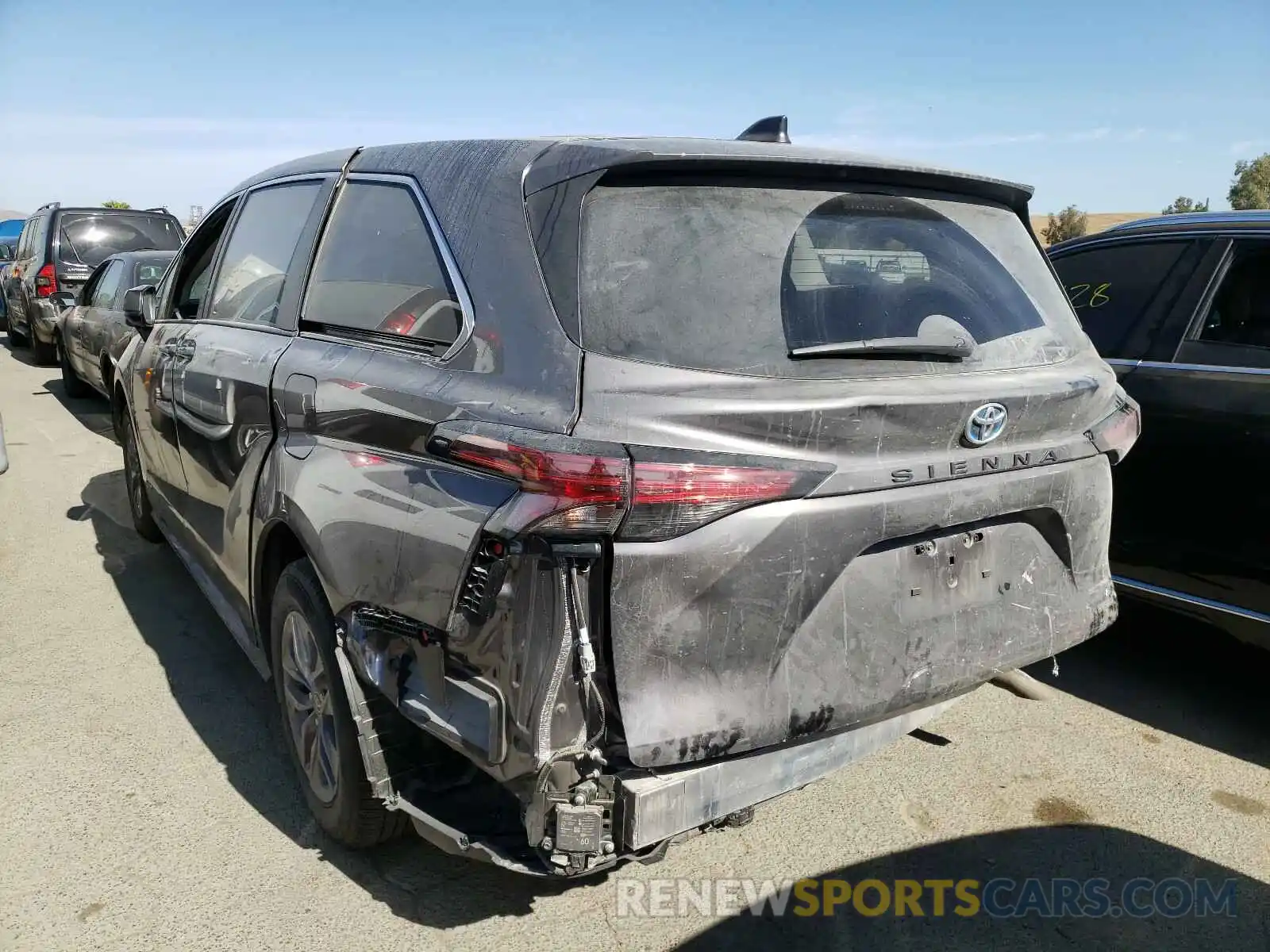 3 Photograph of a damaged car 5TDKRKEC3MS008156 TOYOTA SIENNA 2021