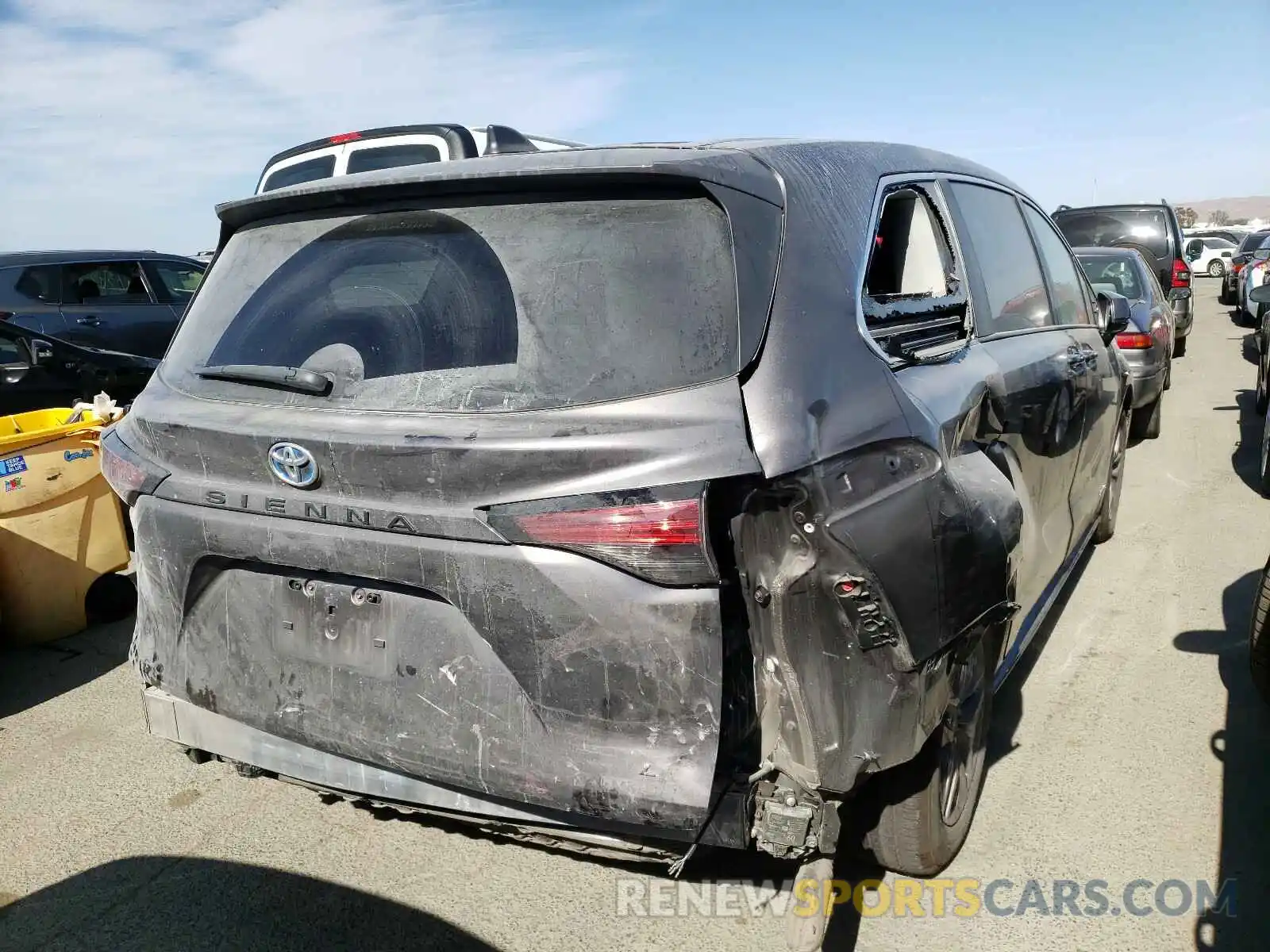 4 Photograph of a damaged car 5TDKRKEC3MS008156 TOYOTA SIENNA 2021