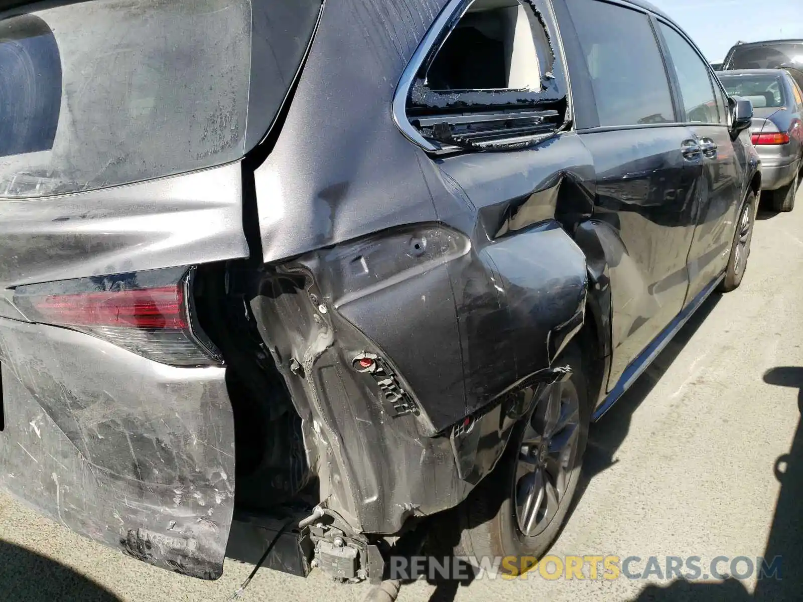 9 Photograph of a damaged car 5TDKRKEC3MS008156 TOYOTA SIENNA 2021