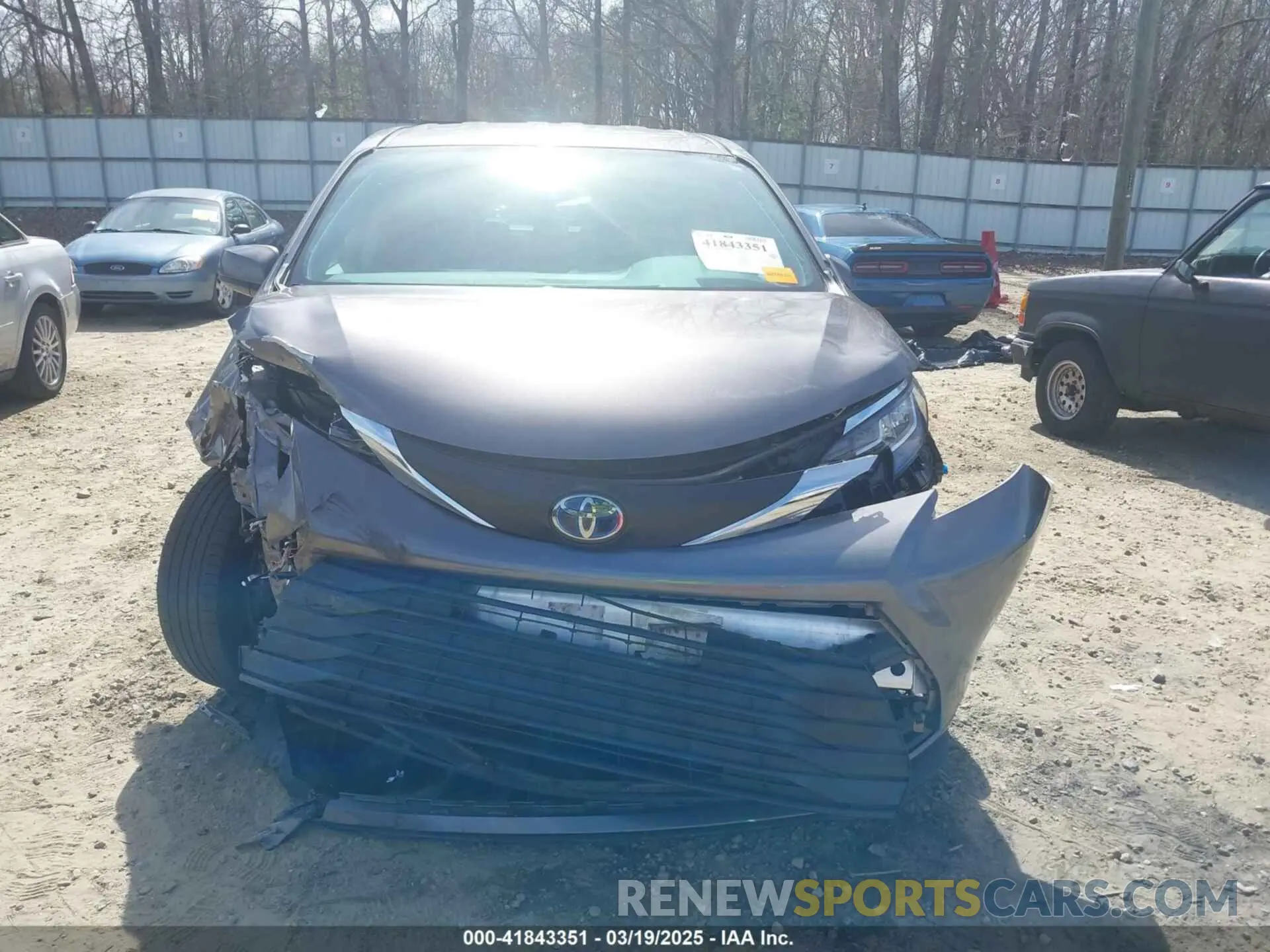13 Photograph of a damaged car 5TDKRKEC3MS028830 TOYOTA SIENNA 2021
