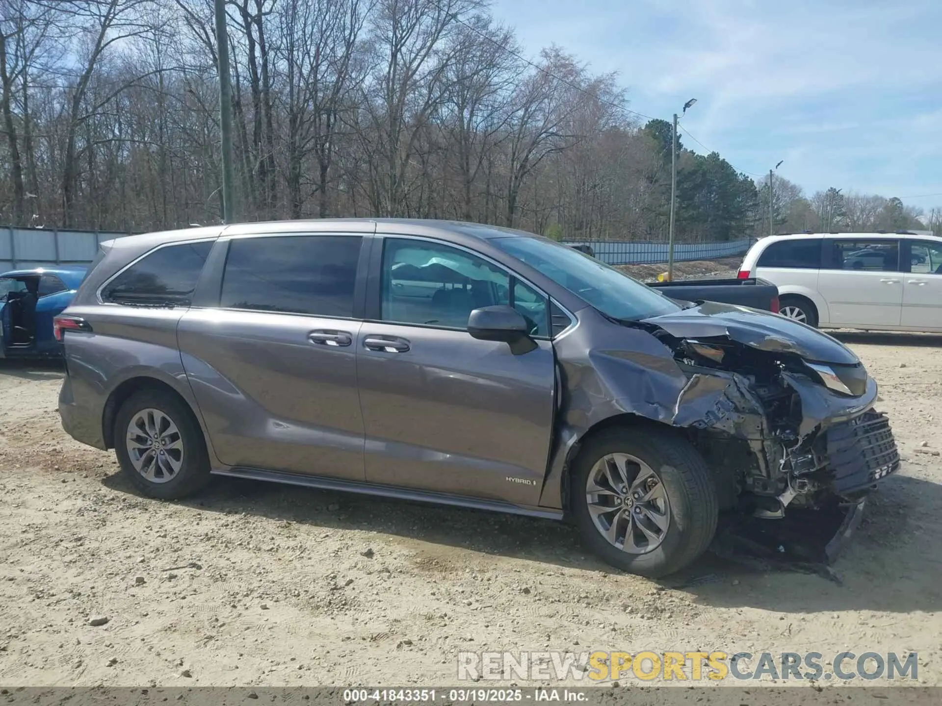 14 Photograph of a damaged car 5TDKRKEC3MS028830 TOYOTA SIENNA 2021