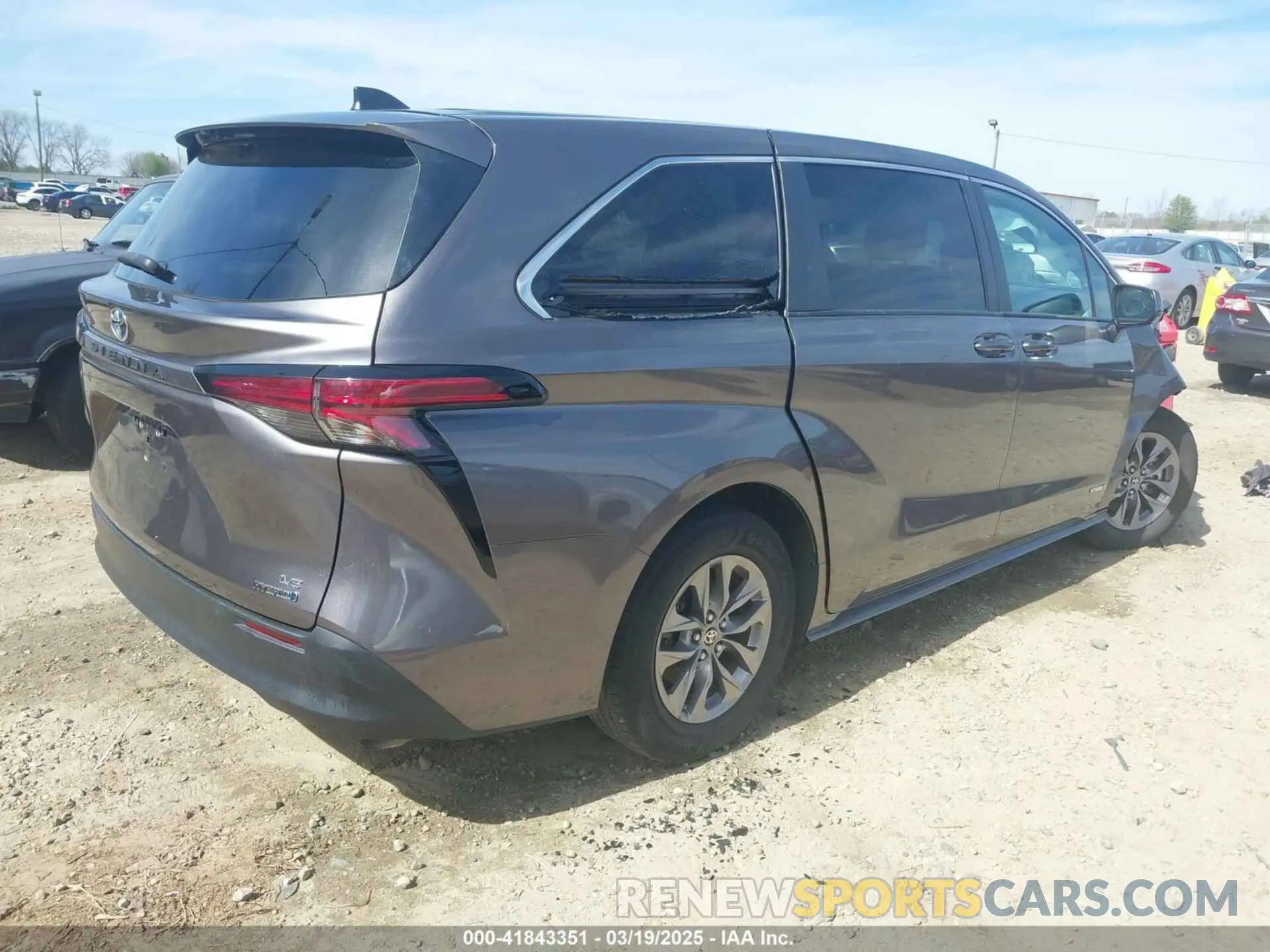 4 Photograph of a damaged car 5TDKRKEC3MS028830 TOYOTA SIENNA 2021