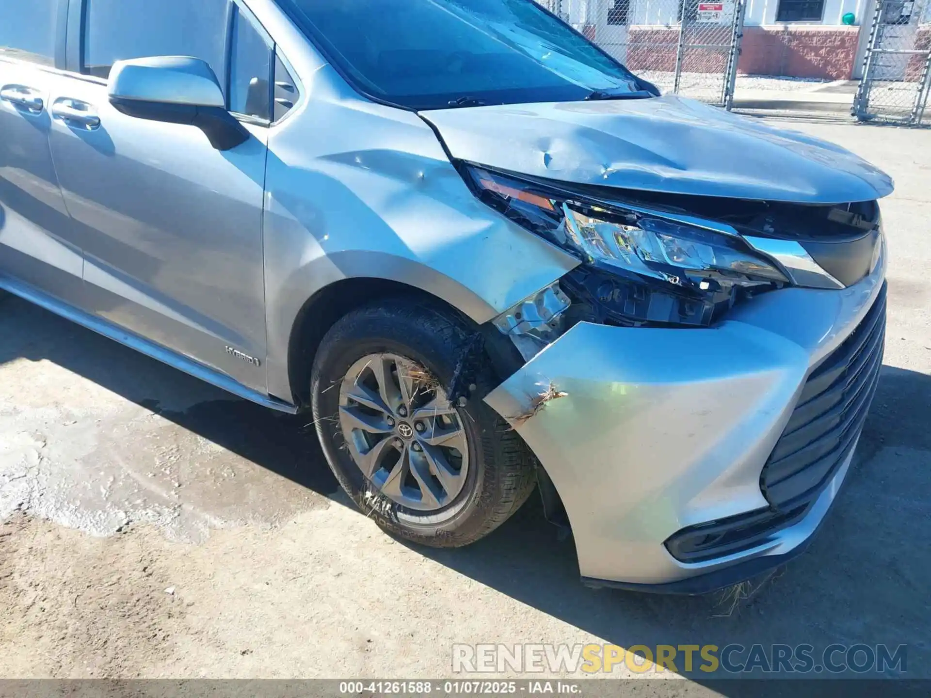 16 Photograph of a damaged car 5TDKRKEC3MS044056 TOYOTA SIENNA 2021