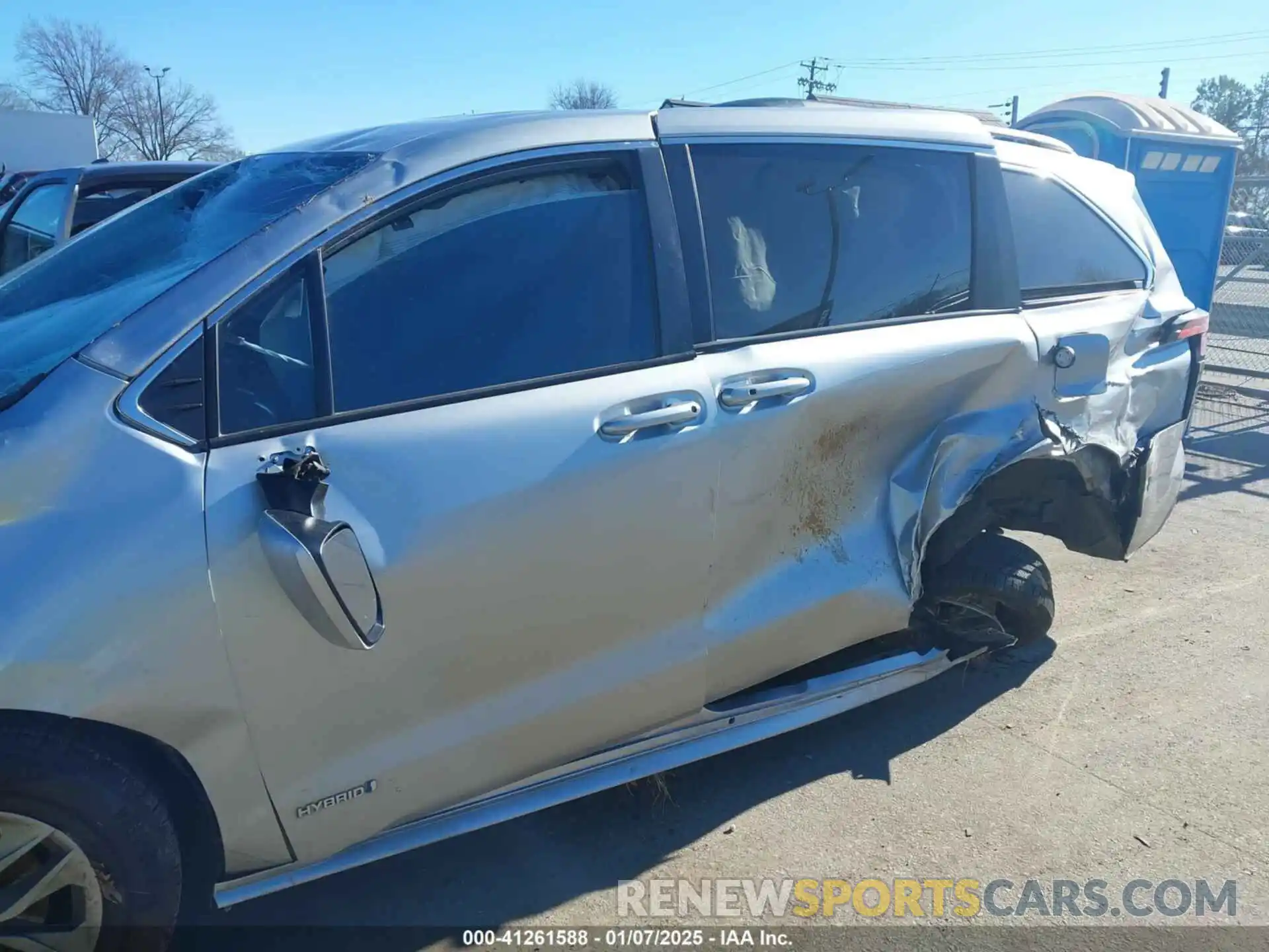 18 Photograph of a damaged car 5TDKRKEC3MS044056 TOYOTA SIENNA 2021