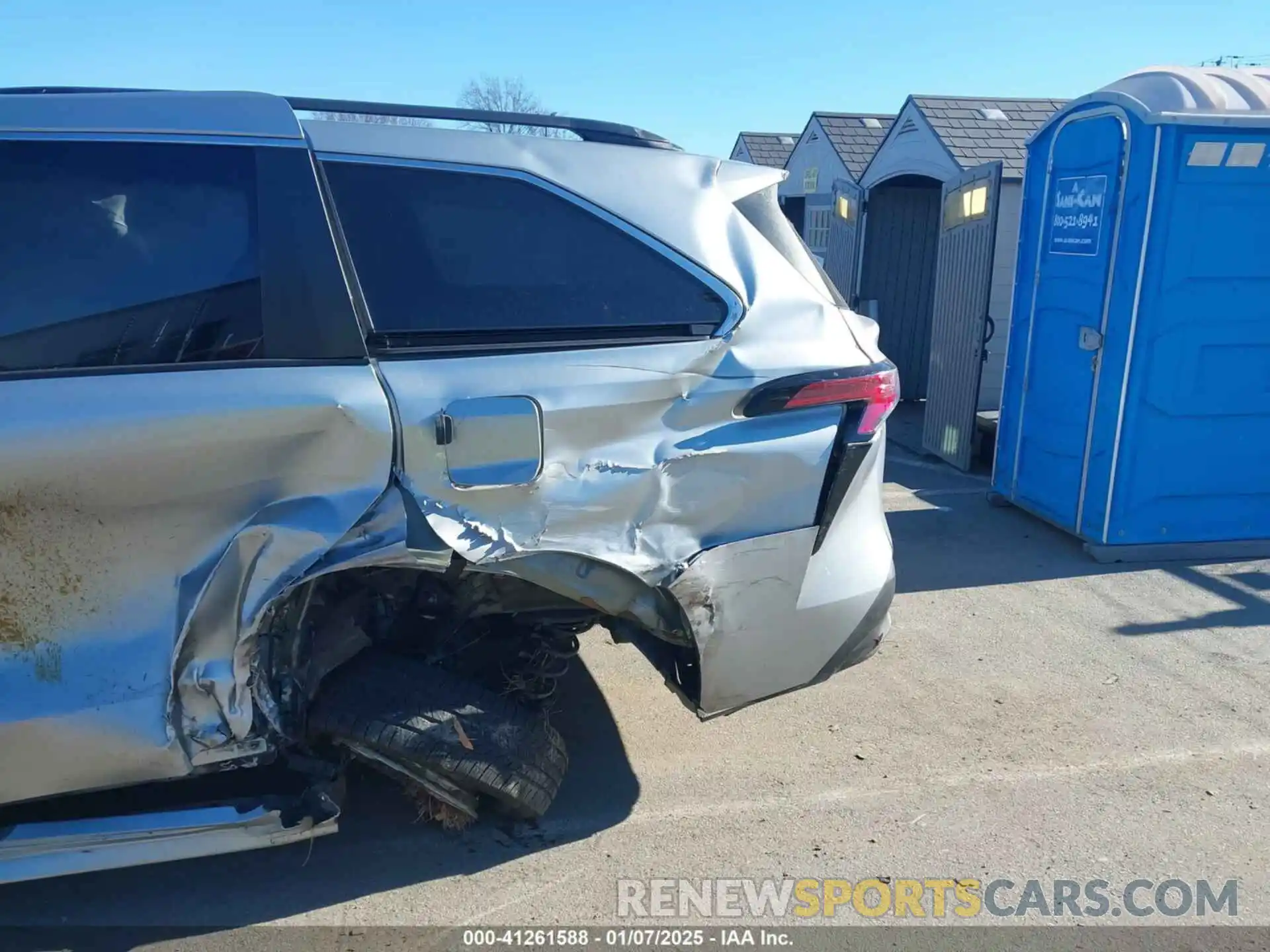 19 Photograph of a damaged car 5TDKRKEC3MS044056 TOYOTA SIENNA 2021