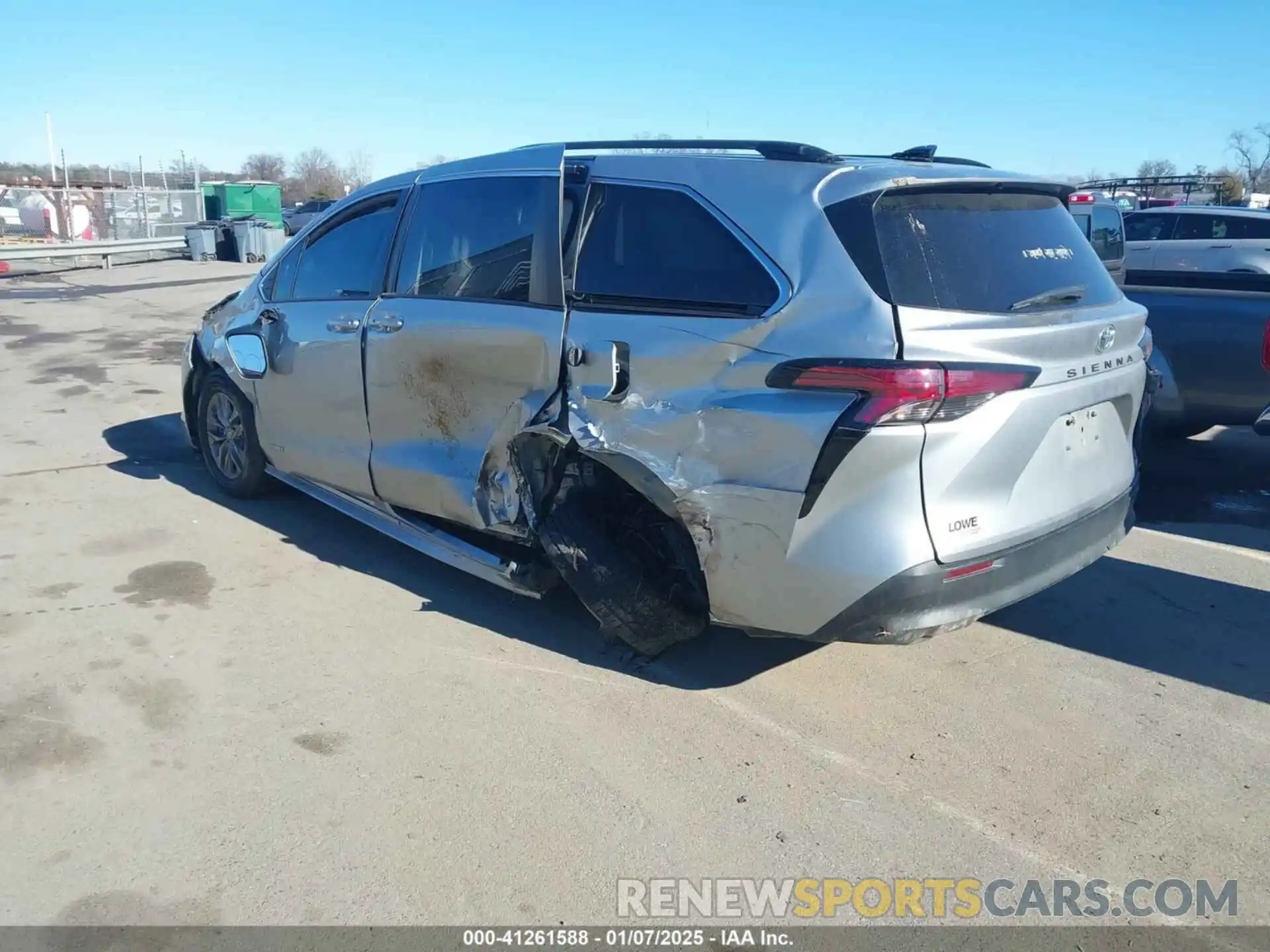 3 Photograph of a damaged car 5TDKRKEC3MS044056 TOYOTA SIENNA 2021