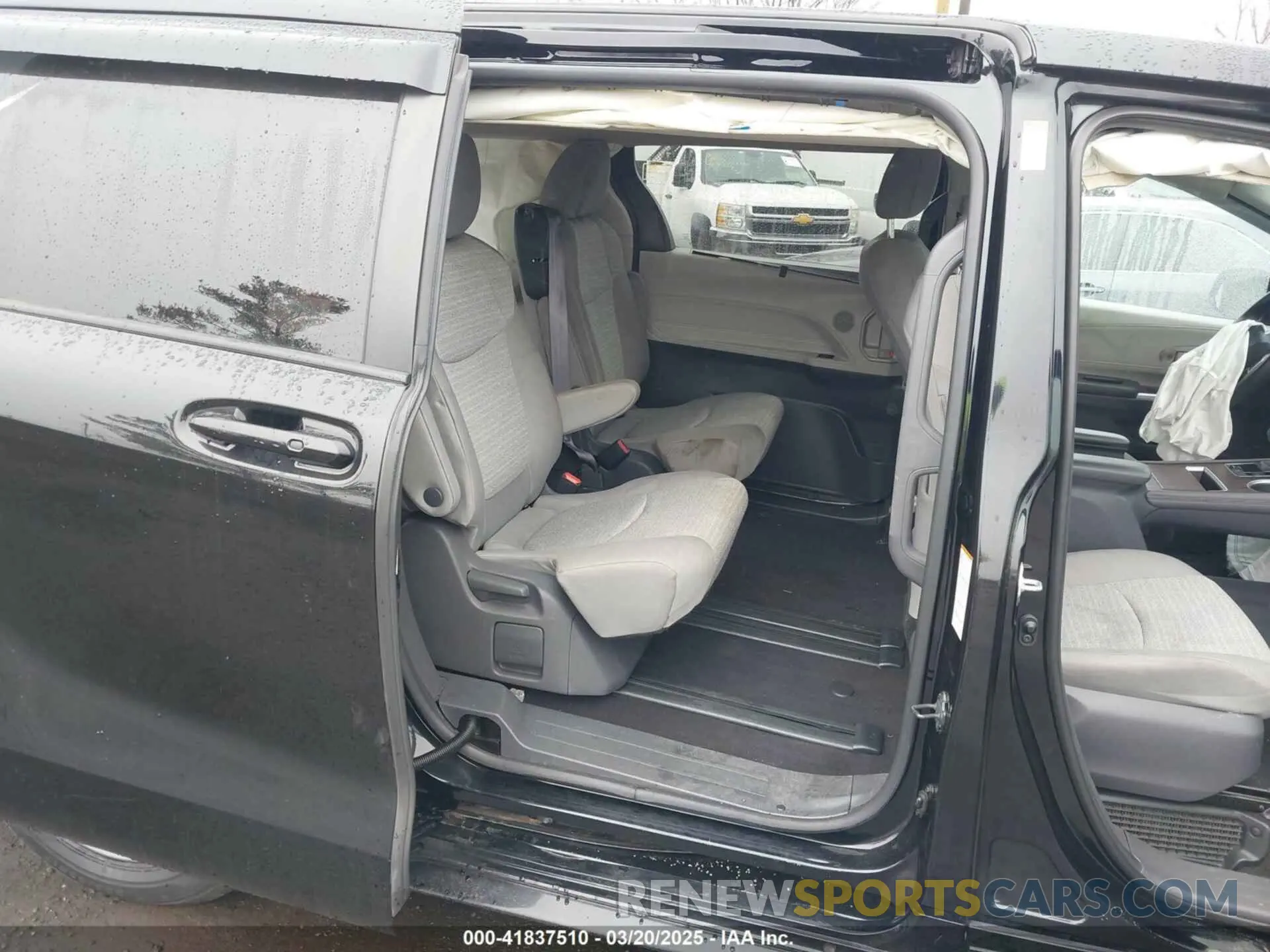 8 Photograph of a damaged car 5TDKRKEC3MS048124 TOYOTA SIENNA 2021