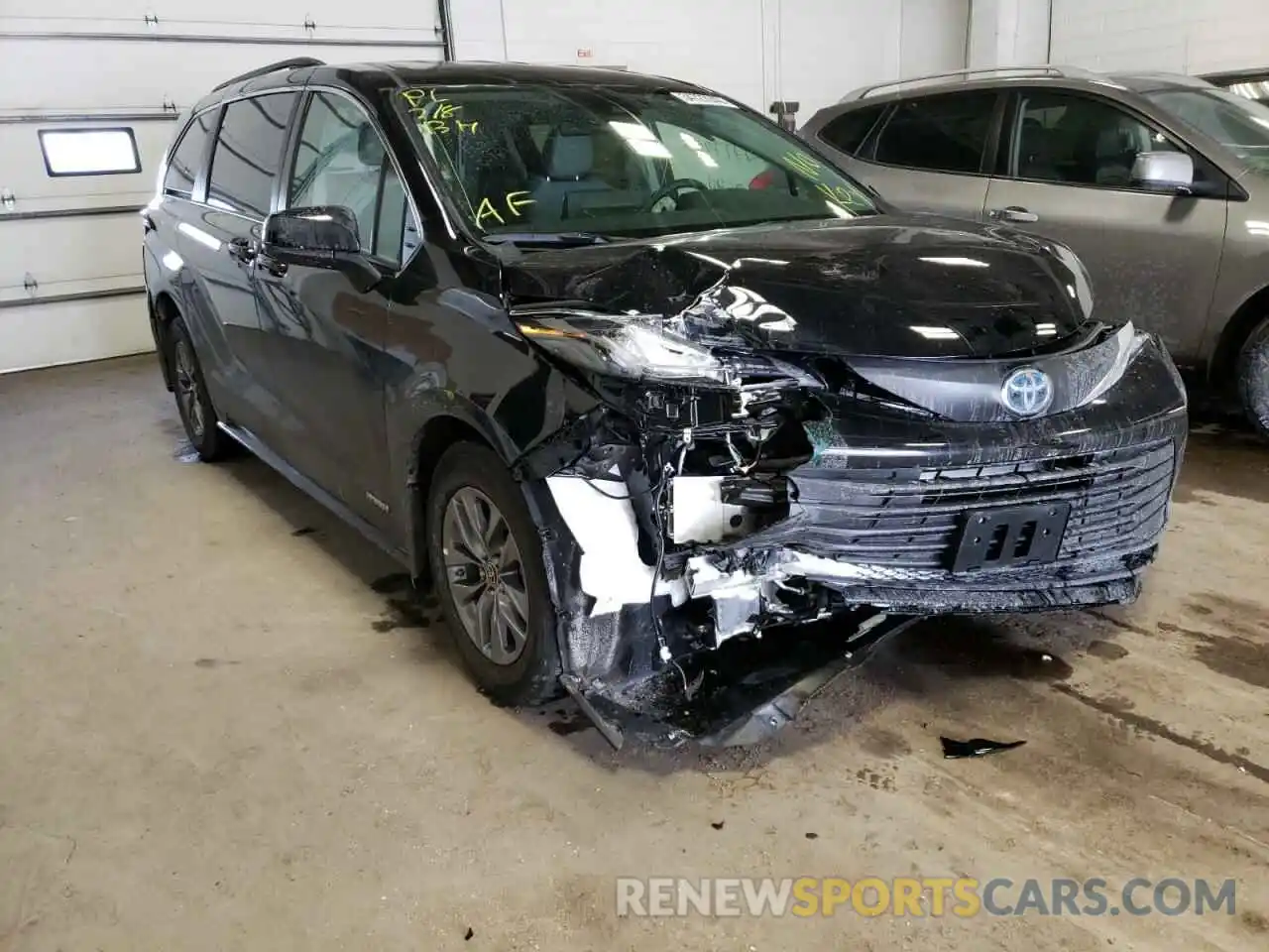 1 Photograph of a damaged car 5TDKRKEC3MS057809 TOYOTA SIENNA 2021