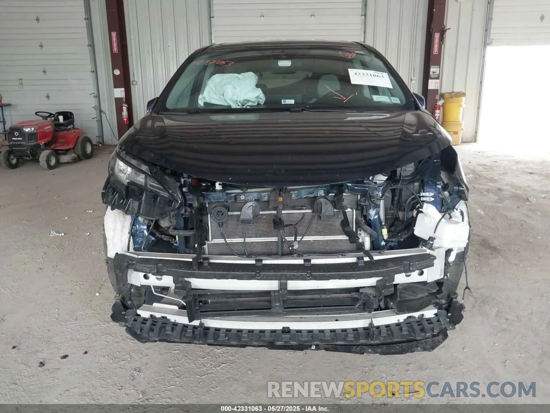 13 Photograph of a damaged car 5TDKRKEC3MS070561 TOYOTA SIENNA 2021