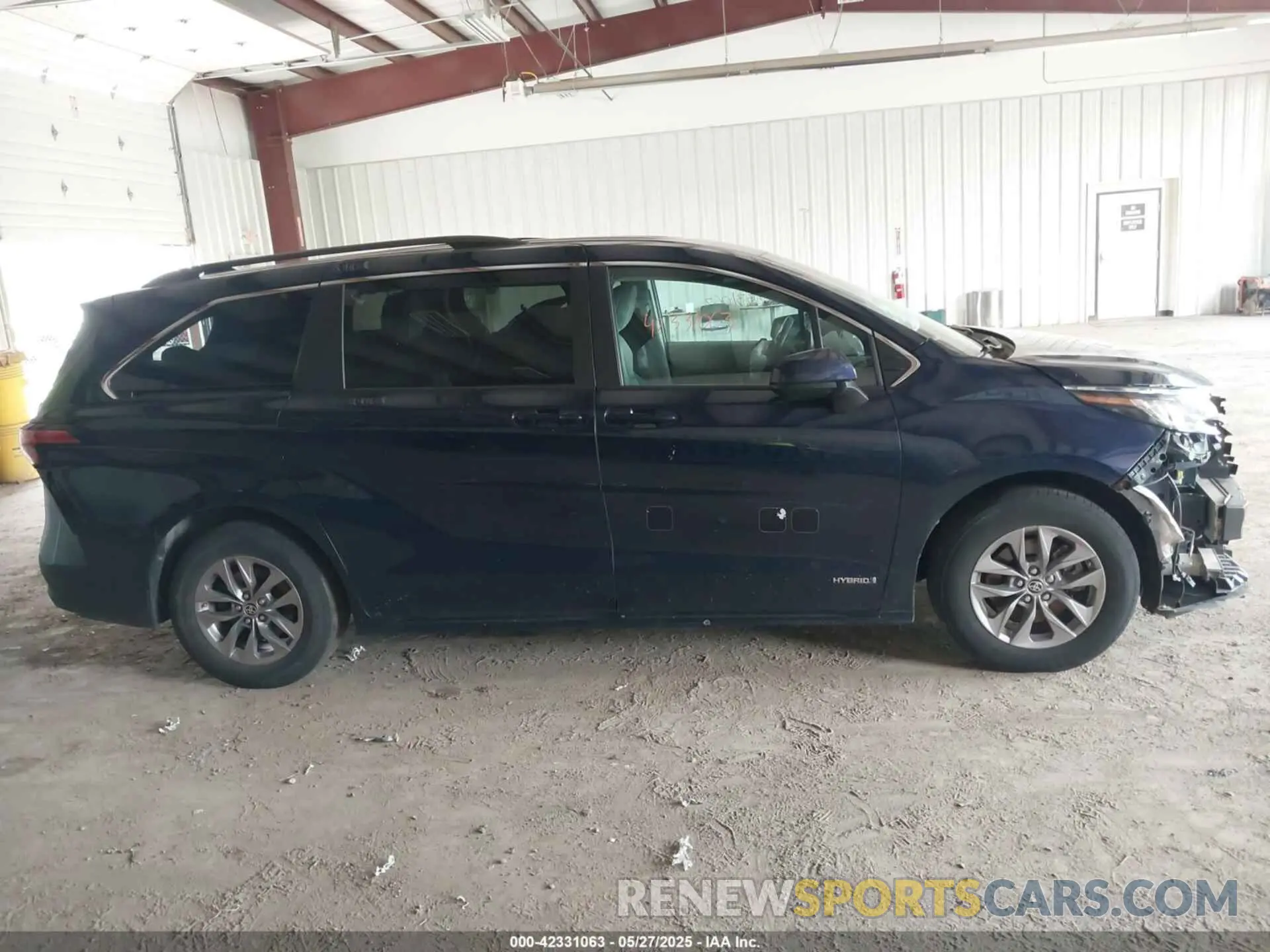 14 Photograph of a damaged car 5TDKRKEC3MS070561 TOYOTA SIENNA 2021