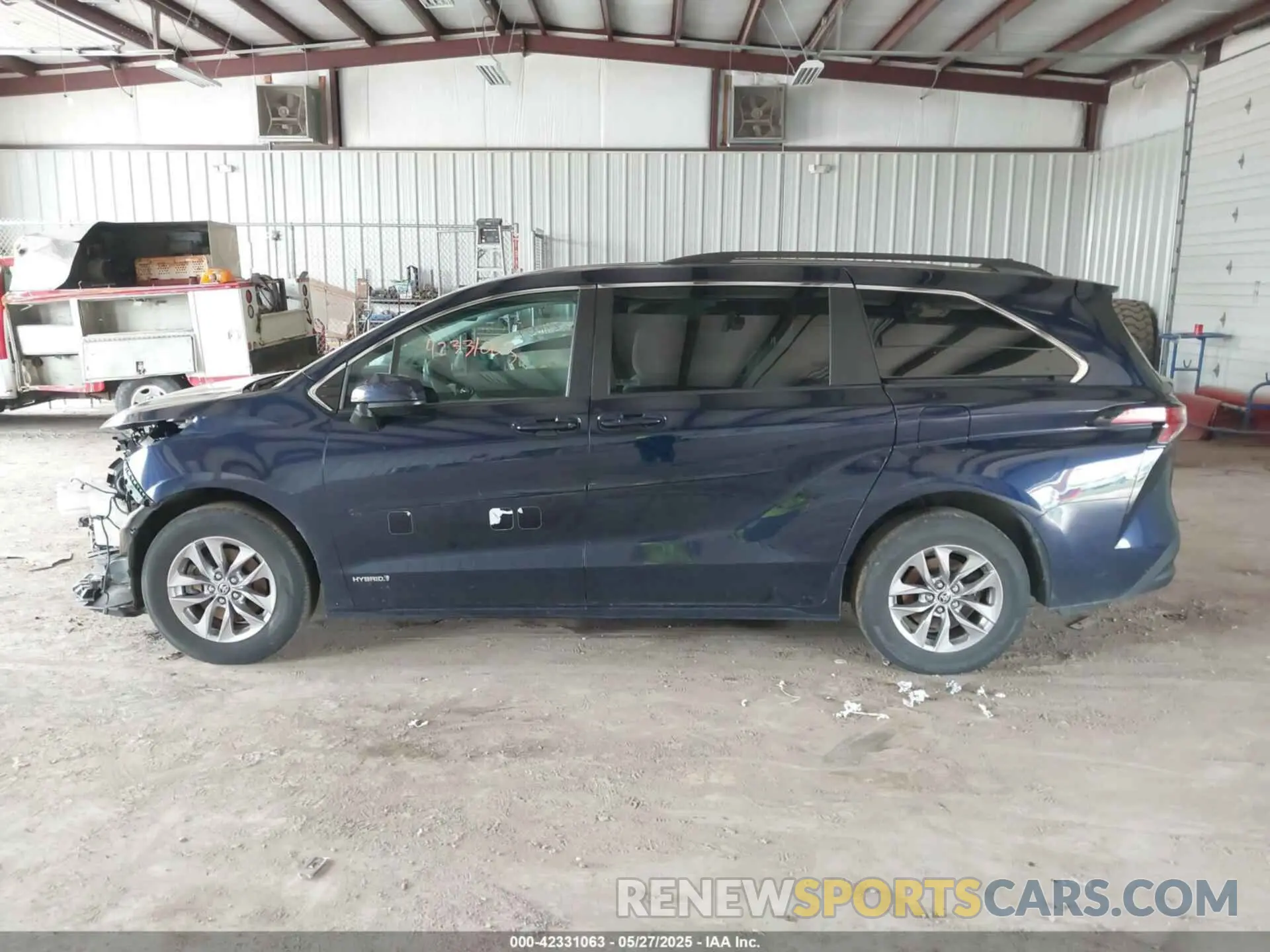 15 Photograph of a damaged car 5TDKRKEC3MS070561 TOYOTA SIENNA 2021