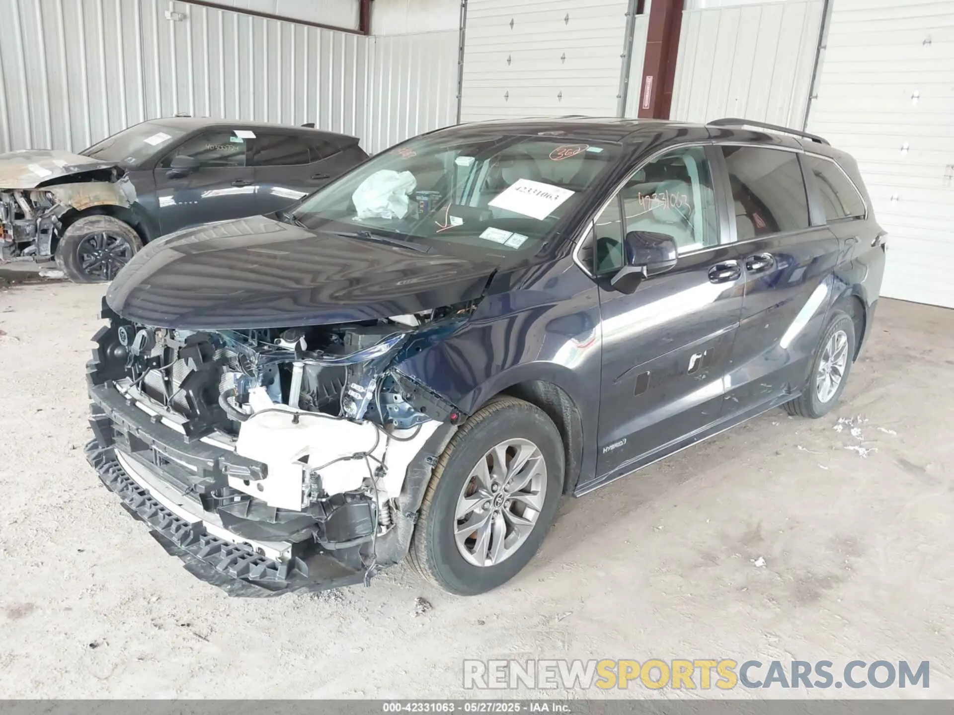 2 Photograph of a damaged car 5TDKRKEC3MS070561 TOYOTA SIENNA 2021