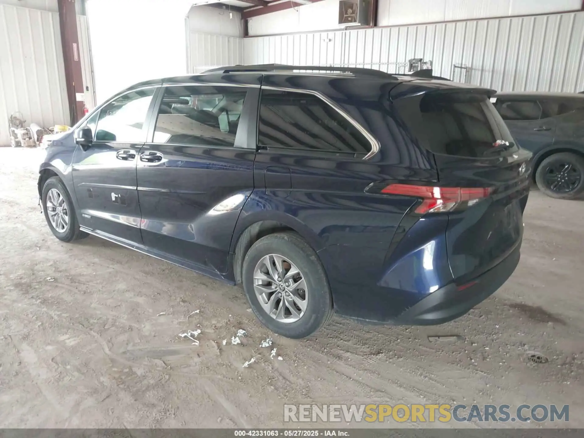 3 Photograph of a damaged car 5TDKRKEC3MS070561 TOYOTA SIENNA 2021
