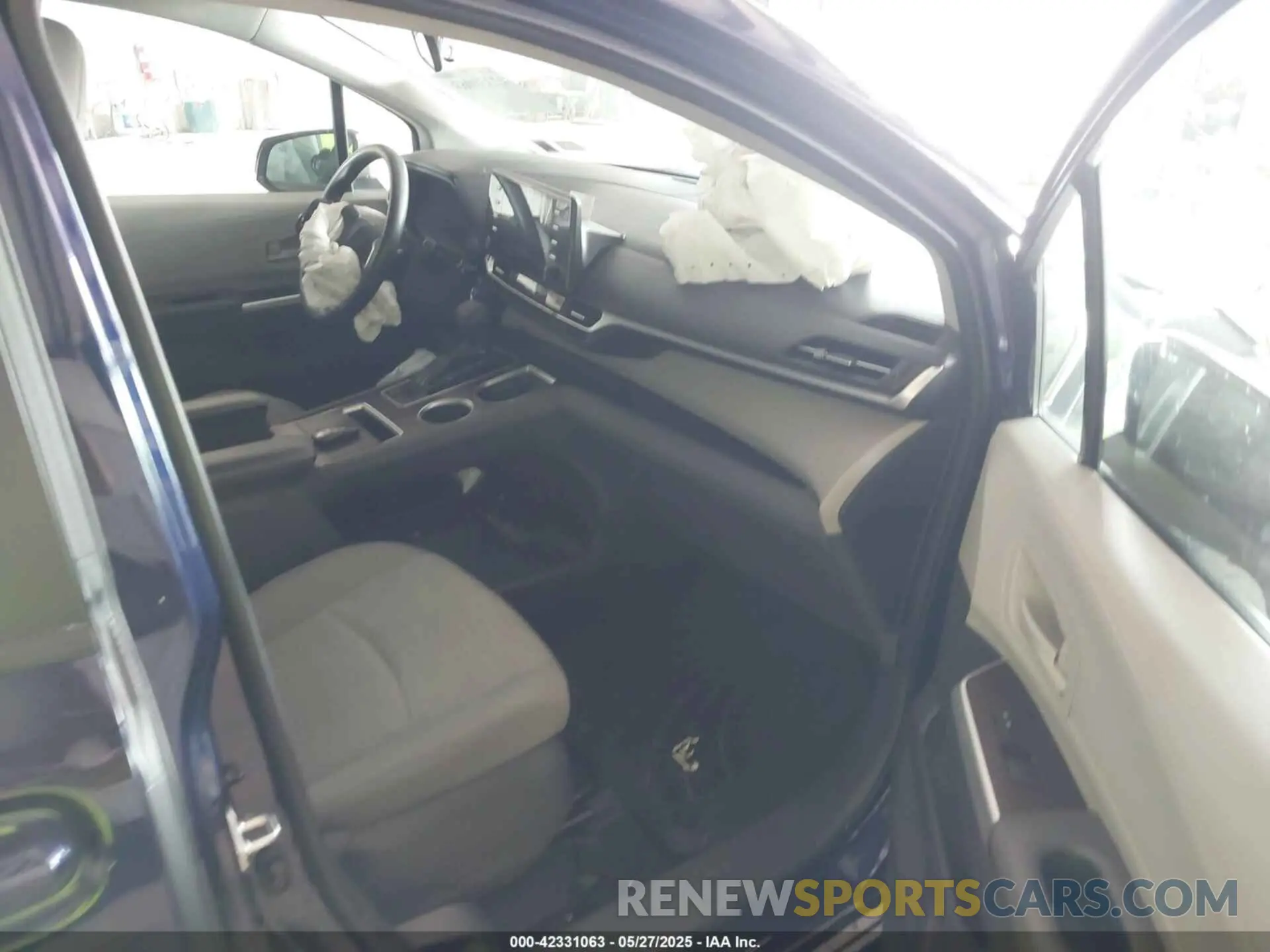 5 Photograph of a damaged car 5TDKRKEC3MS070561 TOYOTA SIENNA 2021