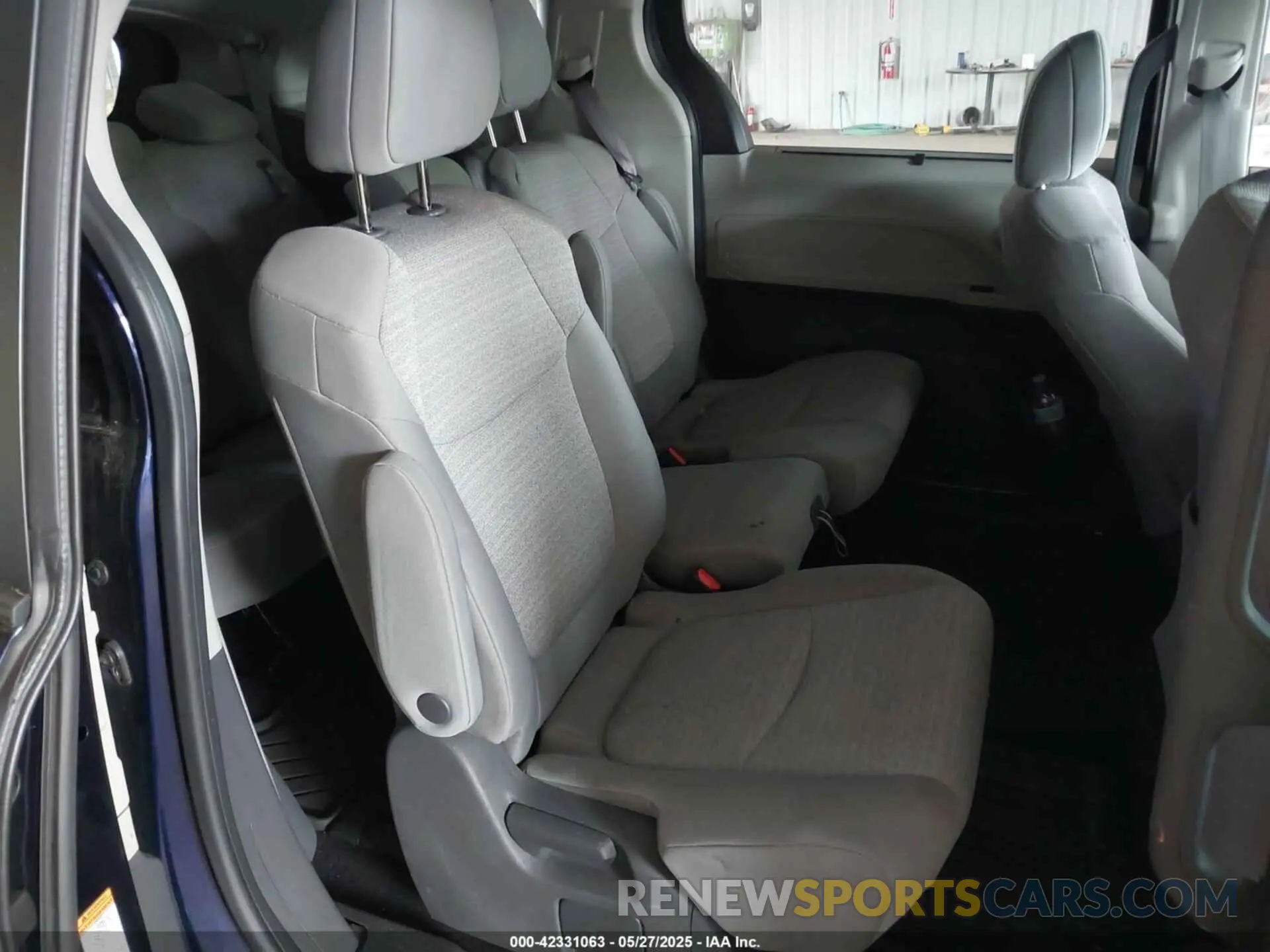 8 Photograph of a damaged car 5TDKRKEC3MS070561 TOYOTA SIENNA 2021