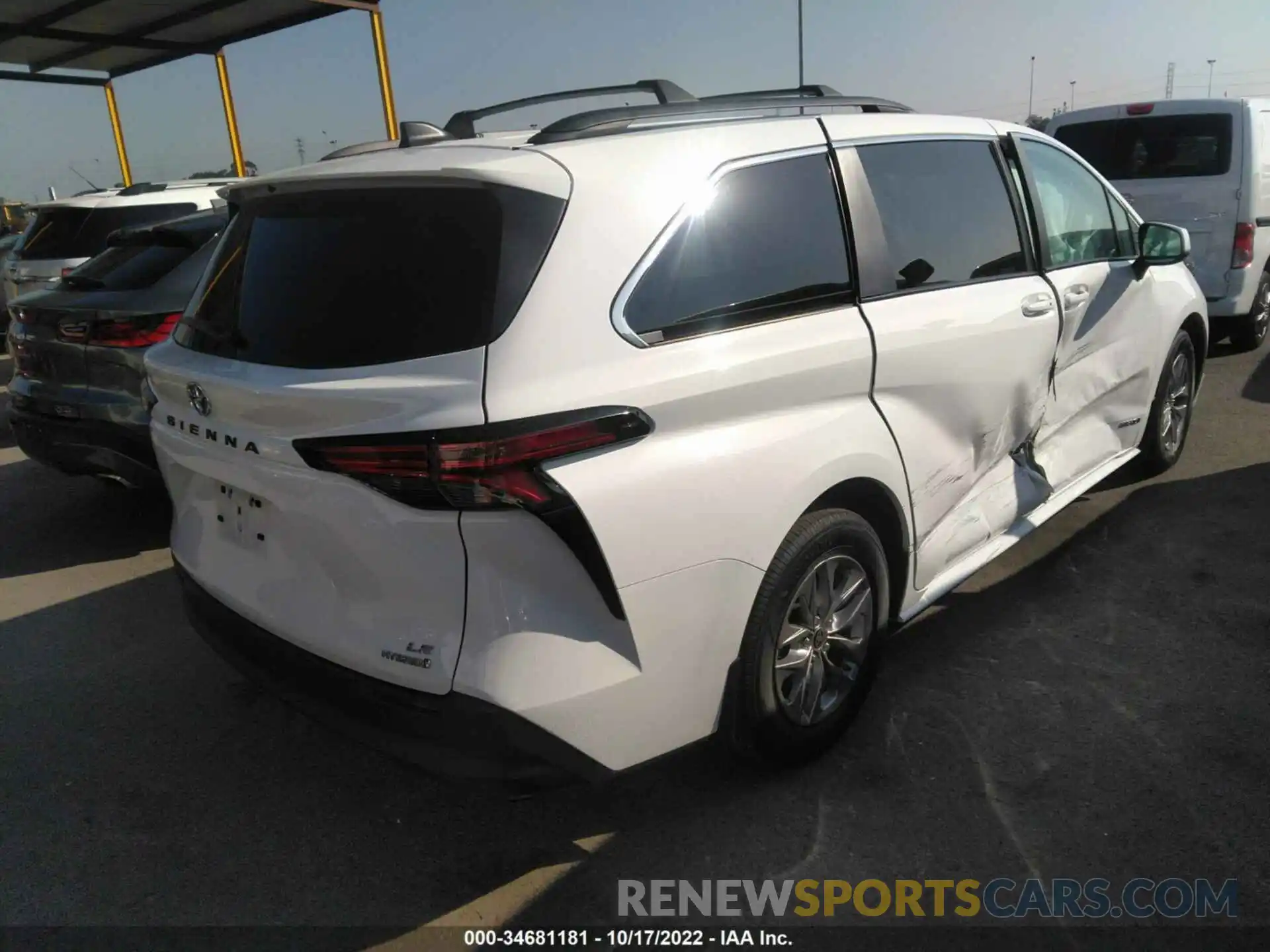 4 Photograph of a damaged car 5TDKRKEC3MS072178 TOYOTA SIENNA 2021