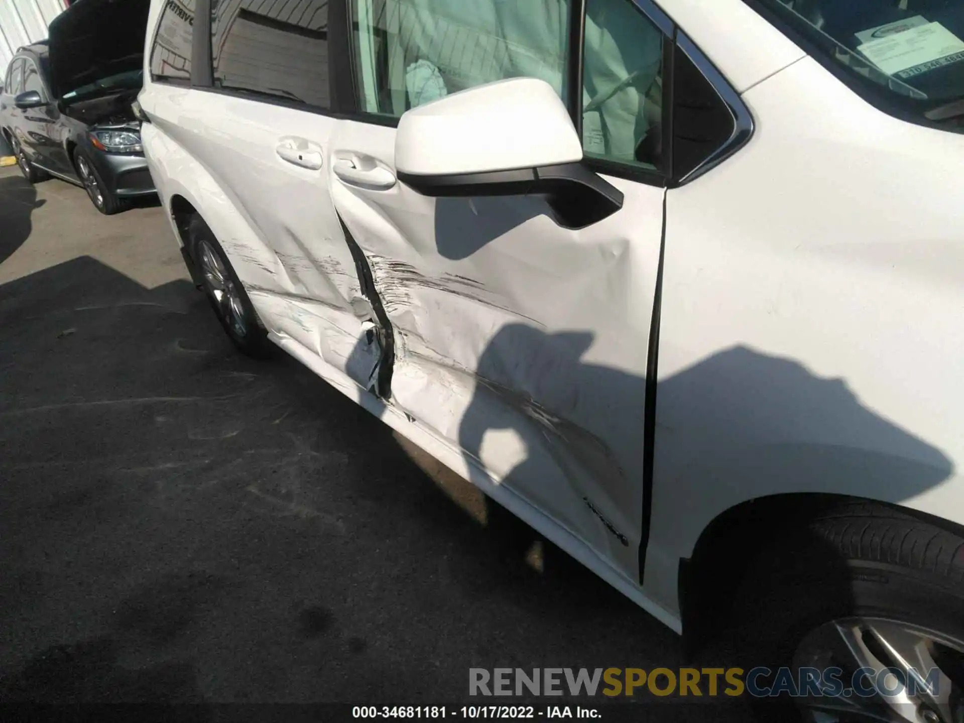 6 Photograph of a damaged car 5TDKRKEC3MS072178 TOYOTA SIENNA 2021