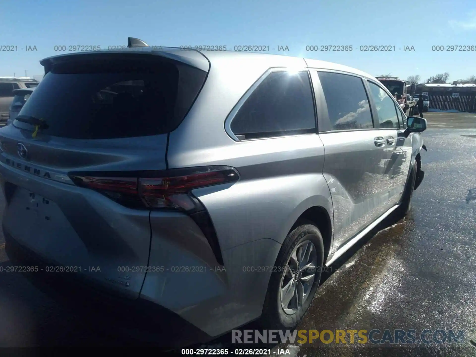 4 Photograph of a damaged car 5TDKRKEC4MS017075 TOYOTA SIENNA 2021