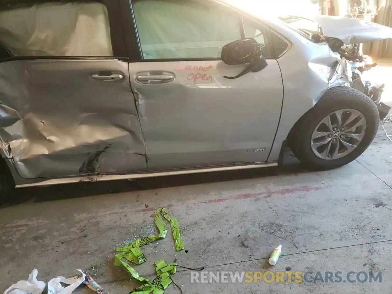 9 Photograph of a damaged car 5TDKRKEC4MS030506 TOYOTA SIENNA 2021