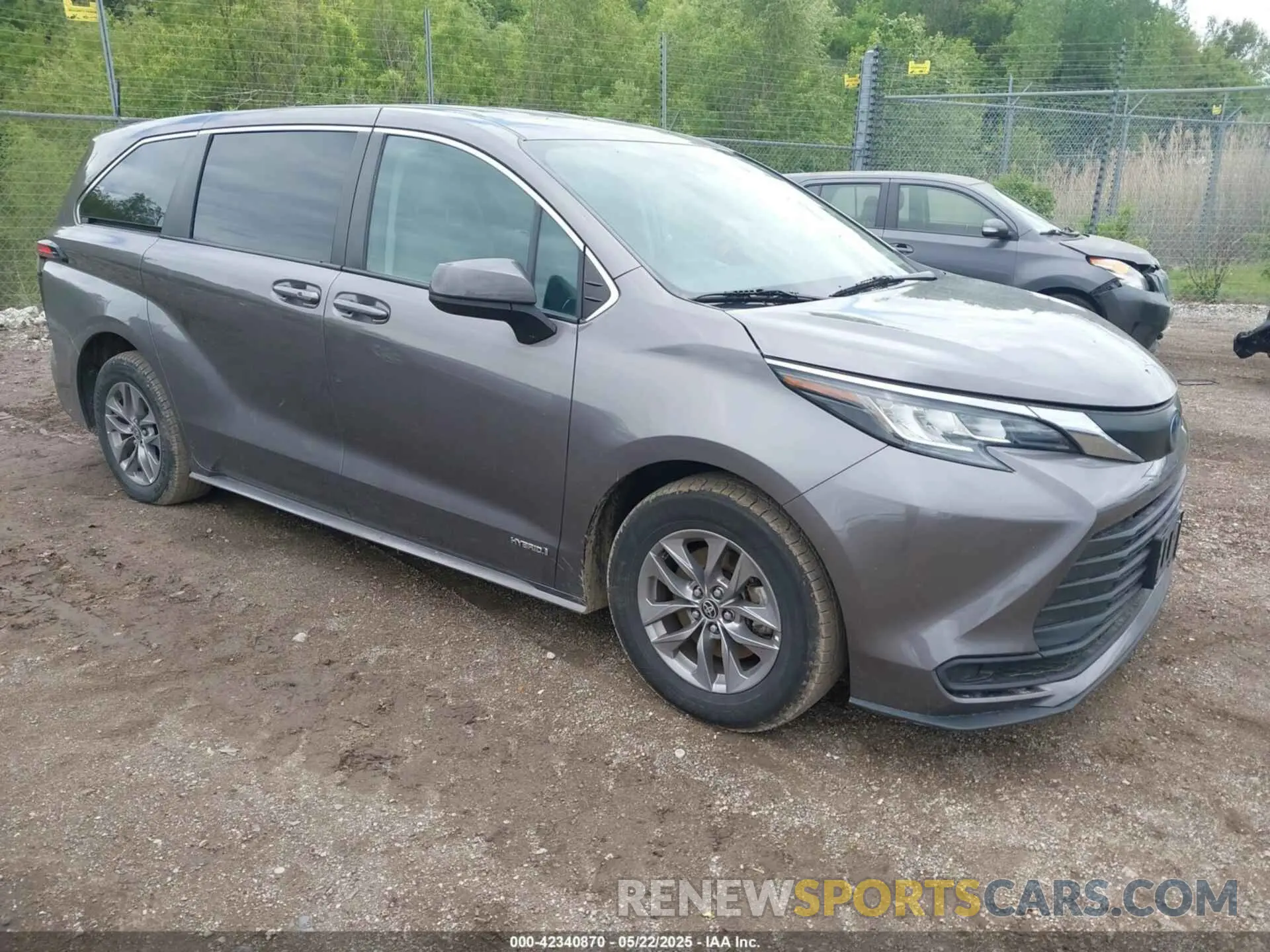 1 Photograph of a damaged car 5TDKRKEC4MS045409 TOYOTA SIENNA 2021