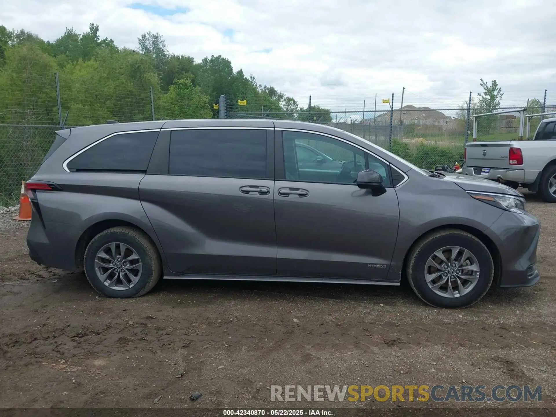 13 Photograph of a damaged car 5TDKRKEC4MS045409 TOYOTA SIENNA 2021