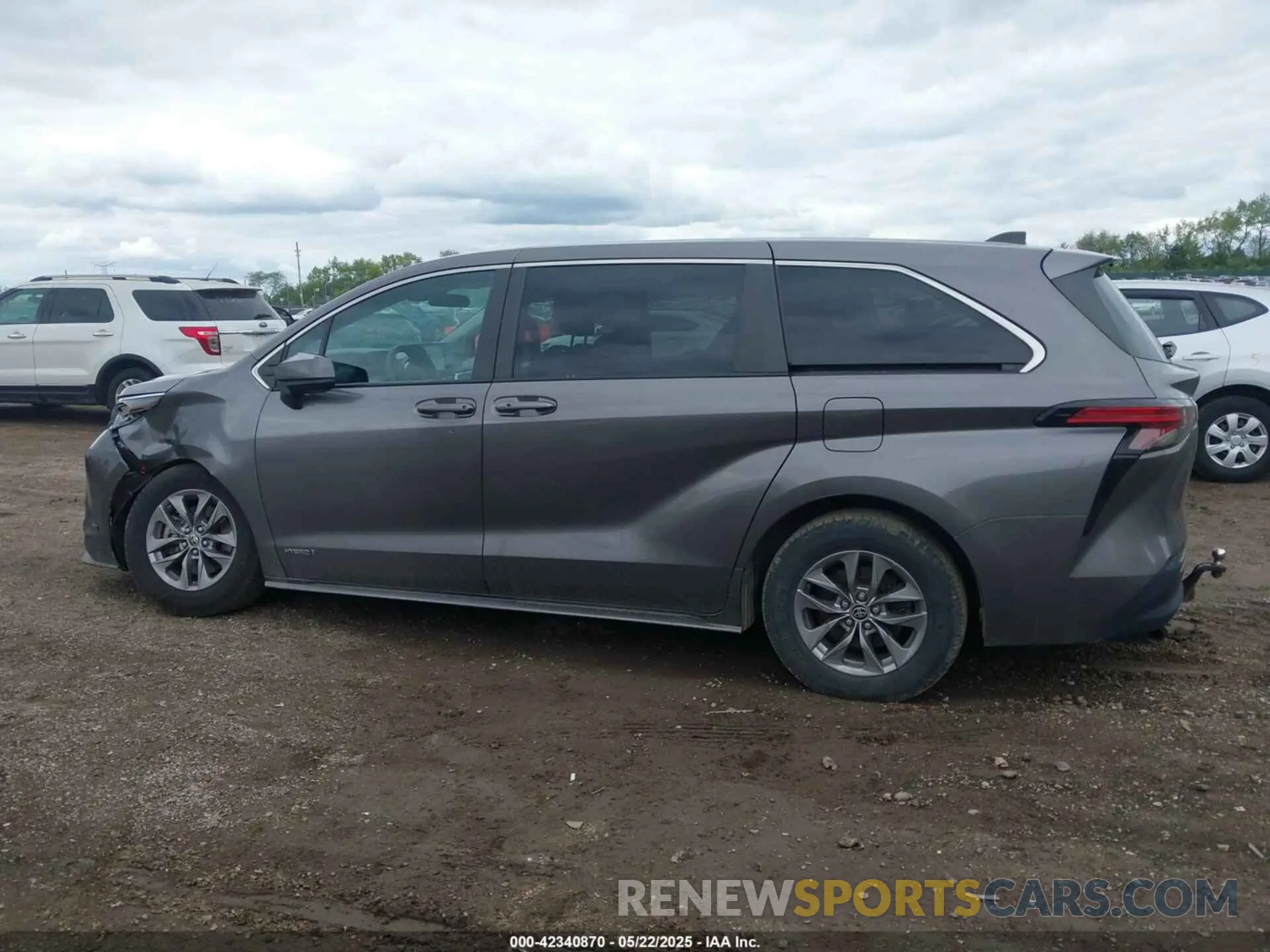 14 Photograph of a damaged car 5TDKRKEC4MS045409 TOYOTA SIENNA 2021