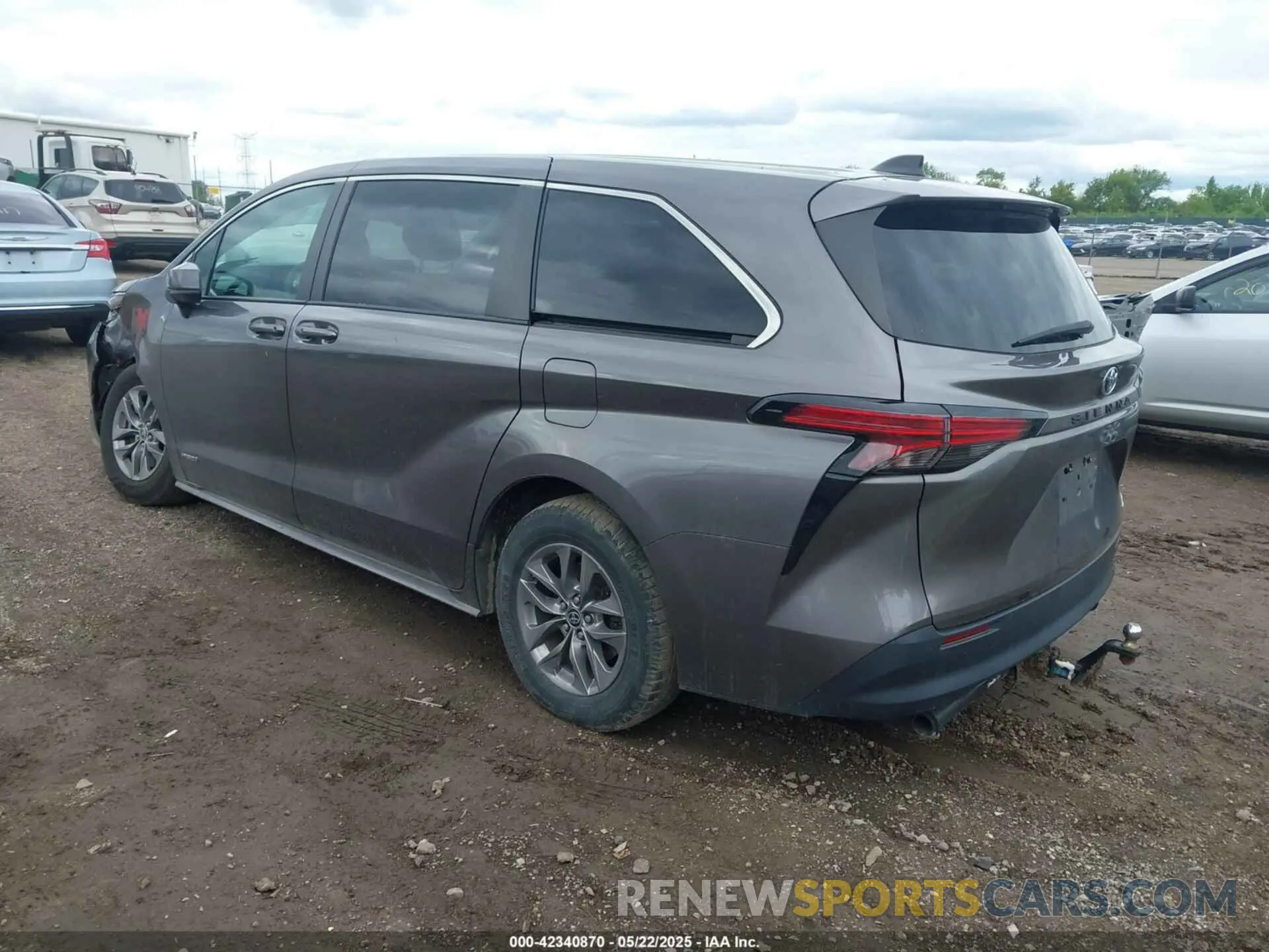 3 Photograph of a damaged car 5TDKRKEC4MS045409 TOYOTA SIENNA 2021