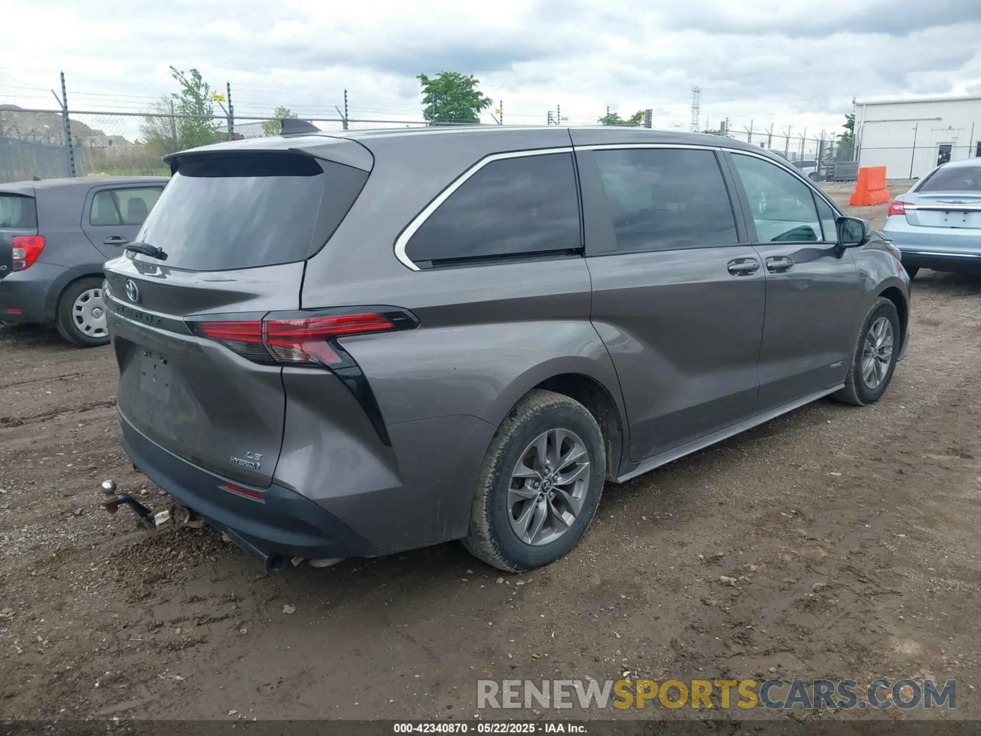 4 Photograph of a damaged car 5TDKRKEC4MS045409 TOYOTA SIENNA 2021