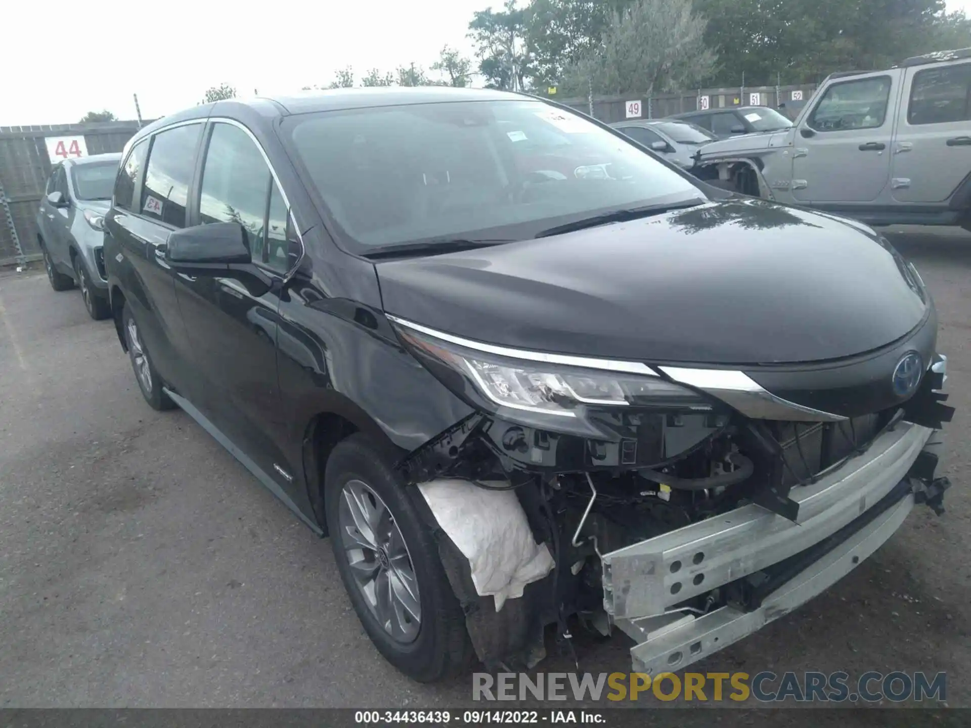 1 Photograph of a damaged car 5TDKRKEC4MS048469 TOYOTA SIENNA 2021