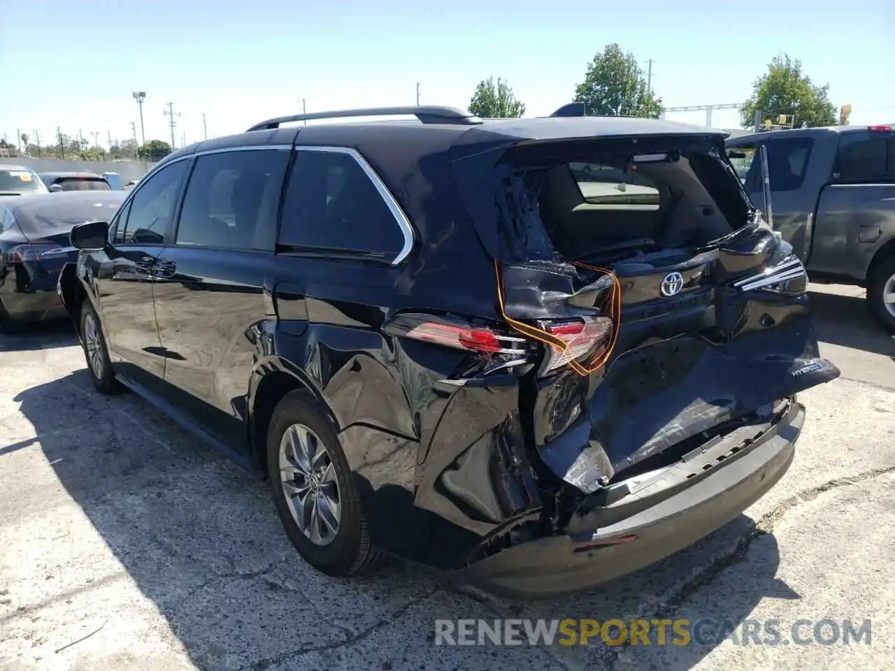 3 Photograph of a damaged car 5TDKRKEC4MS053963 TOYOTA SIENNA 2021